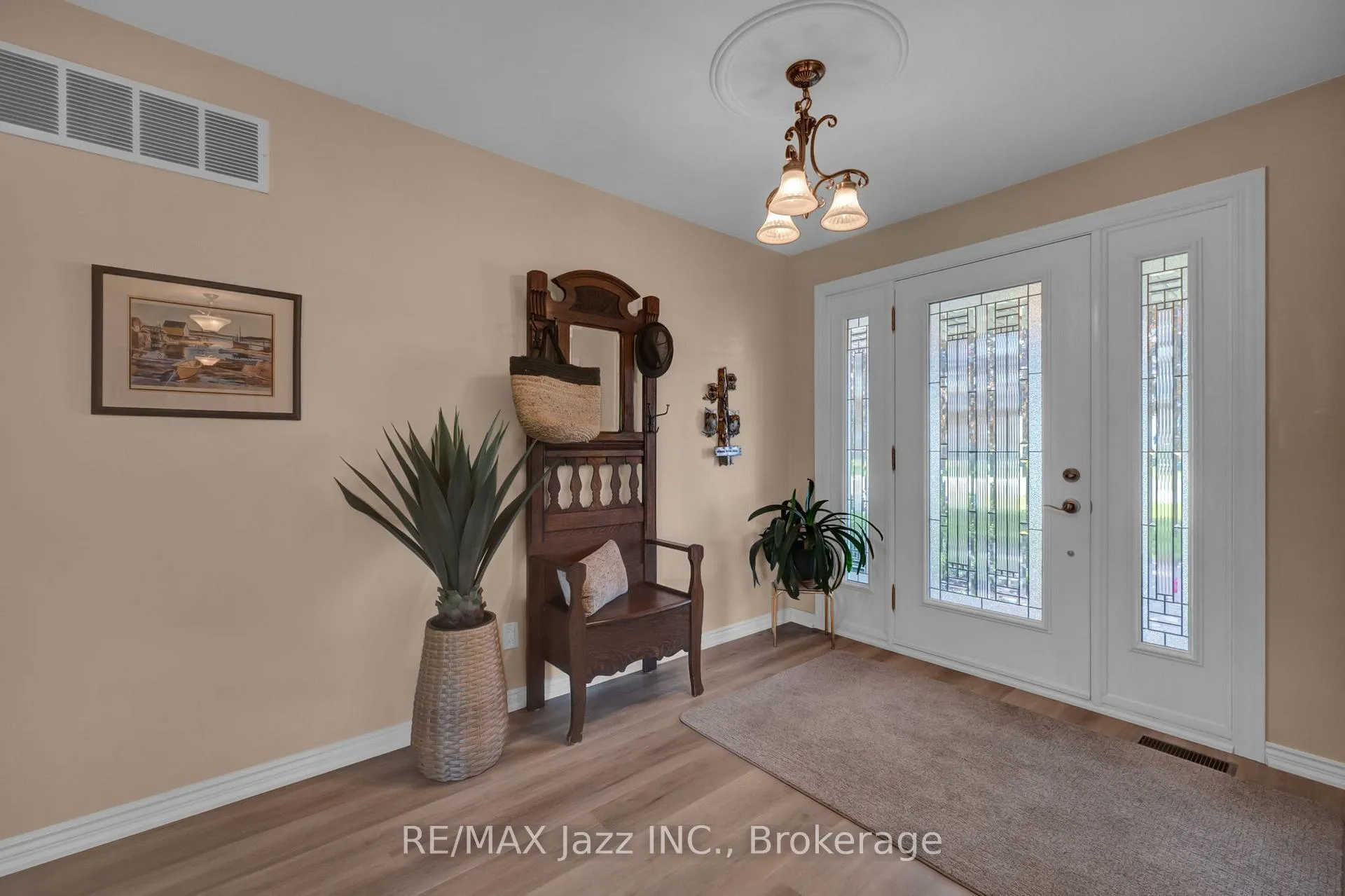Photo 7 of 961 Swiss Heights, Oshawa, Pinecrest — HOMEH