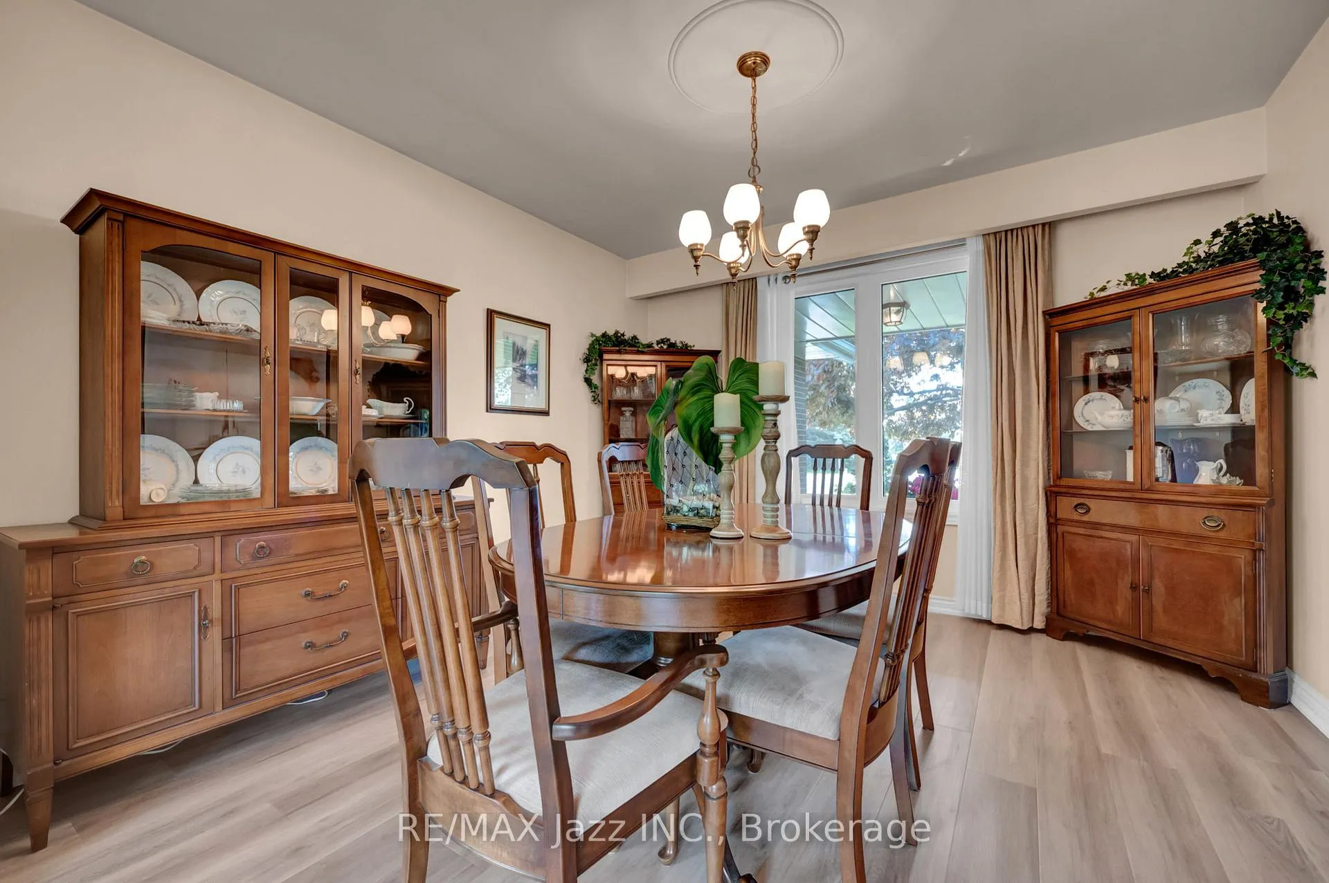 Photo 13 of 961 Swiss Heights, Oshawa, Pinecrest — HOMEH