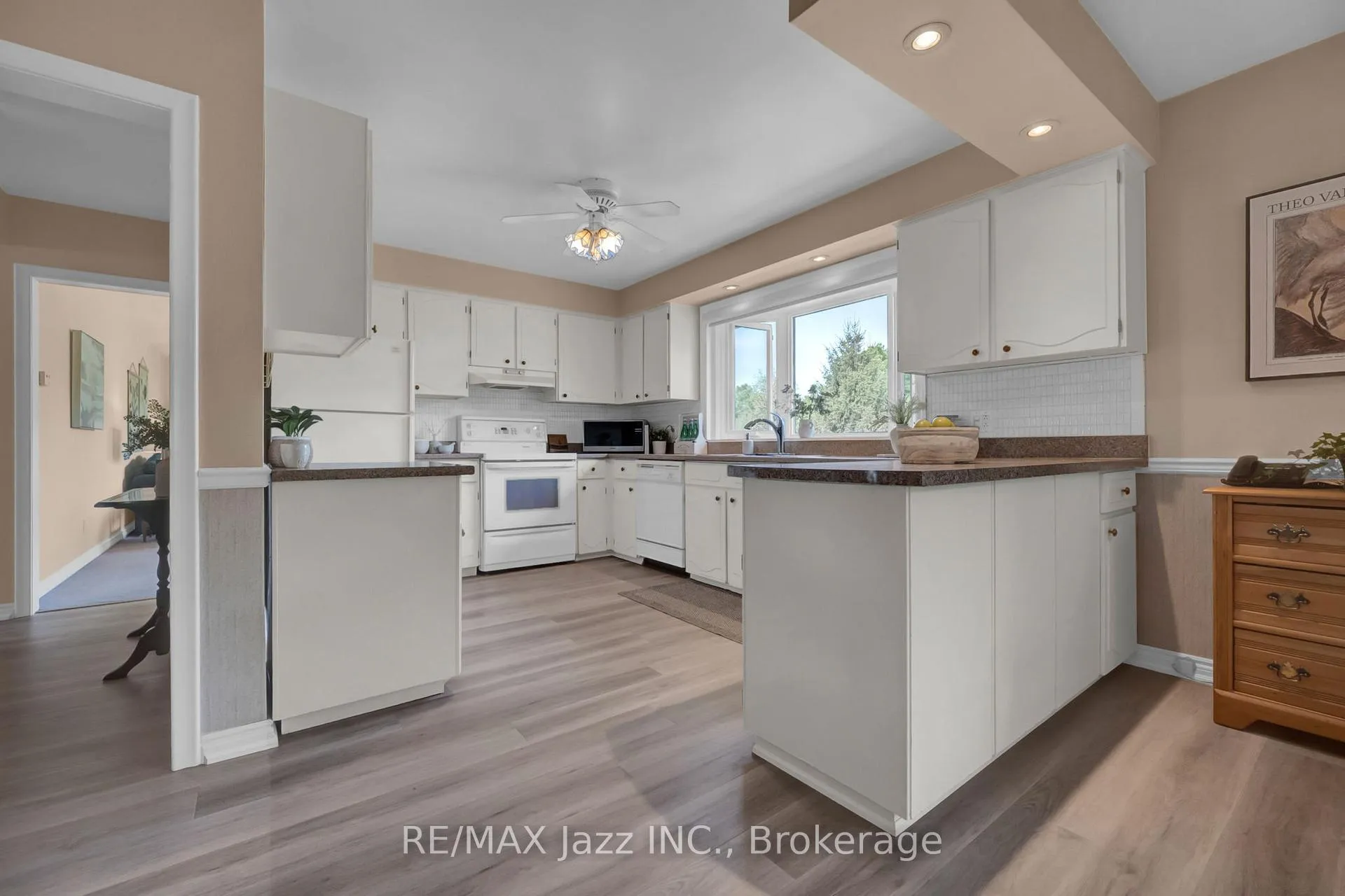 Photo 15 of 961 Swiss Heights, Oshawa, Pinecrest — HOMEH