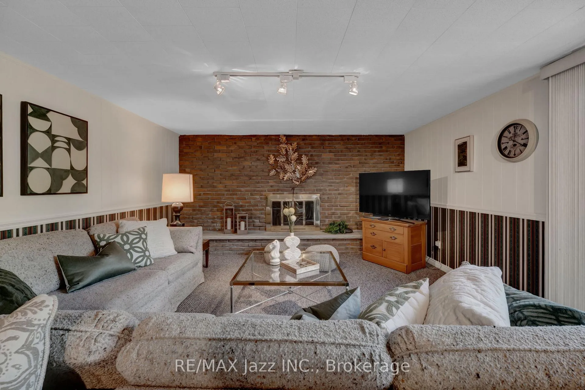 Photo 31 of 961 Swiss Heights, Oshawa, Pinecrest — HOMEH