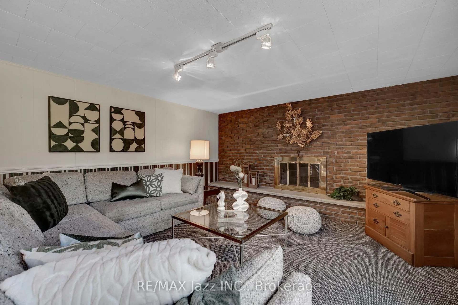 Photo 32 of 961 Swiss Heights, Oshawa, Pinecrest — HOMEH