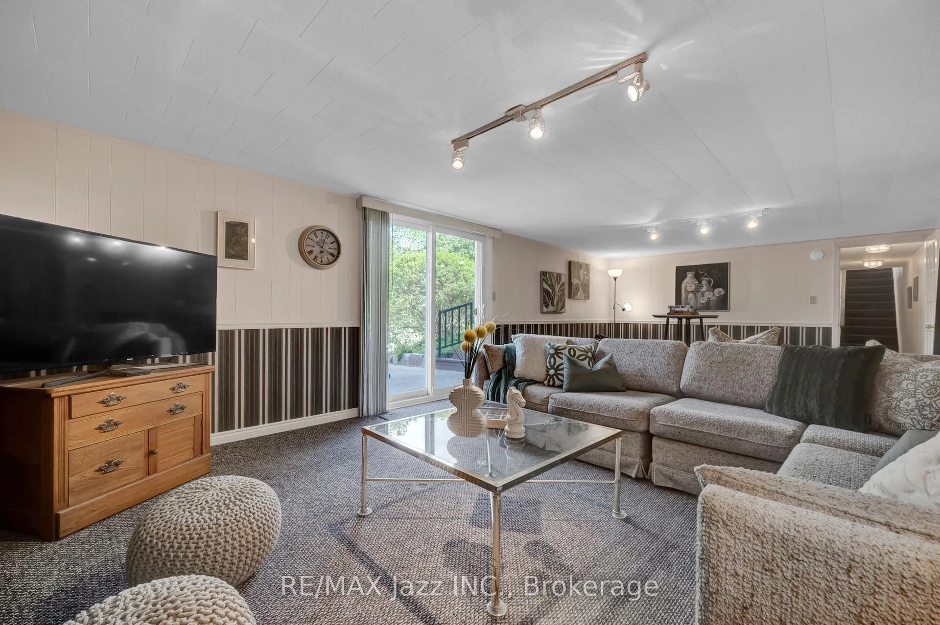 Photo 33 of 961 Swiss Heights, Oshawa, Pinecrest — HOMEH