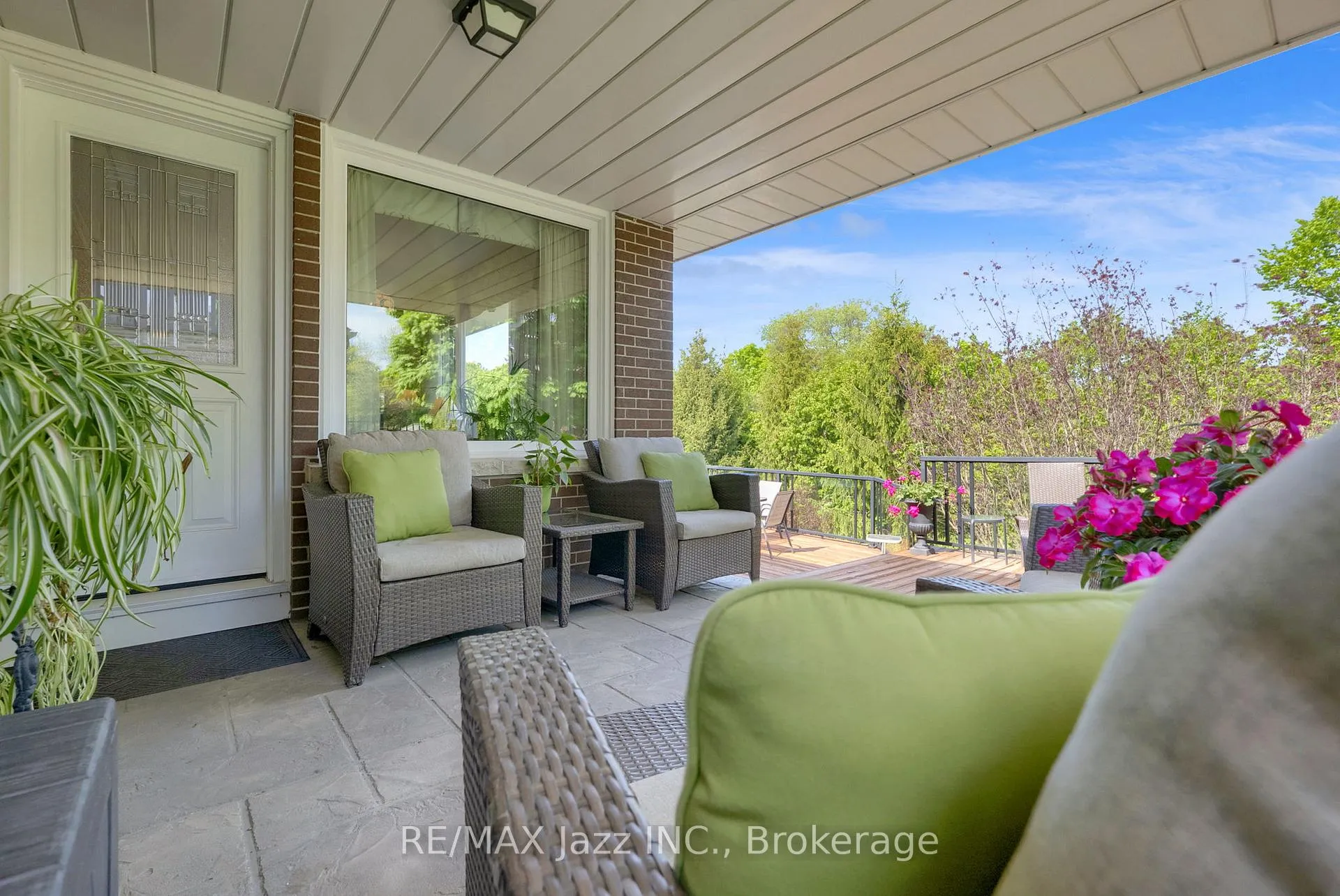 Photo 40 of 961 Swiss Heights, Oshawa, Pinecrest — HOMEH