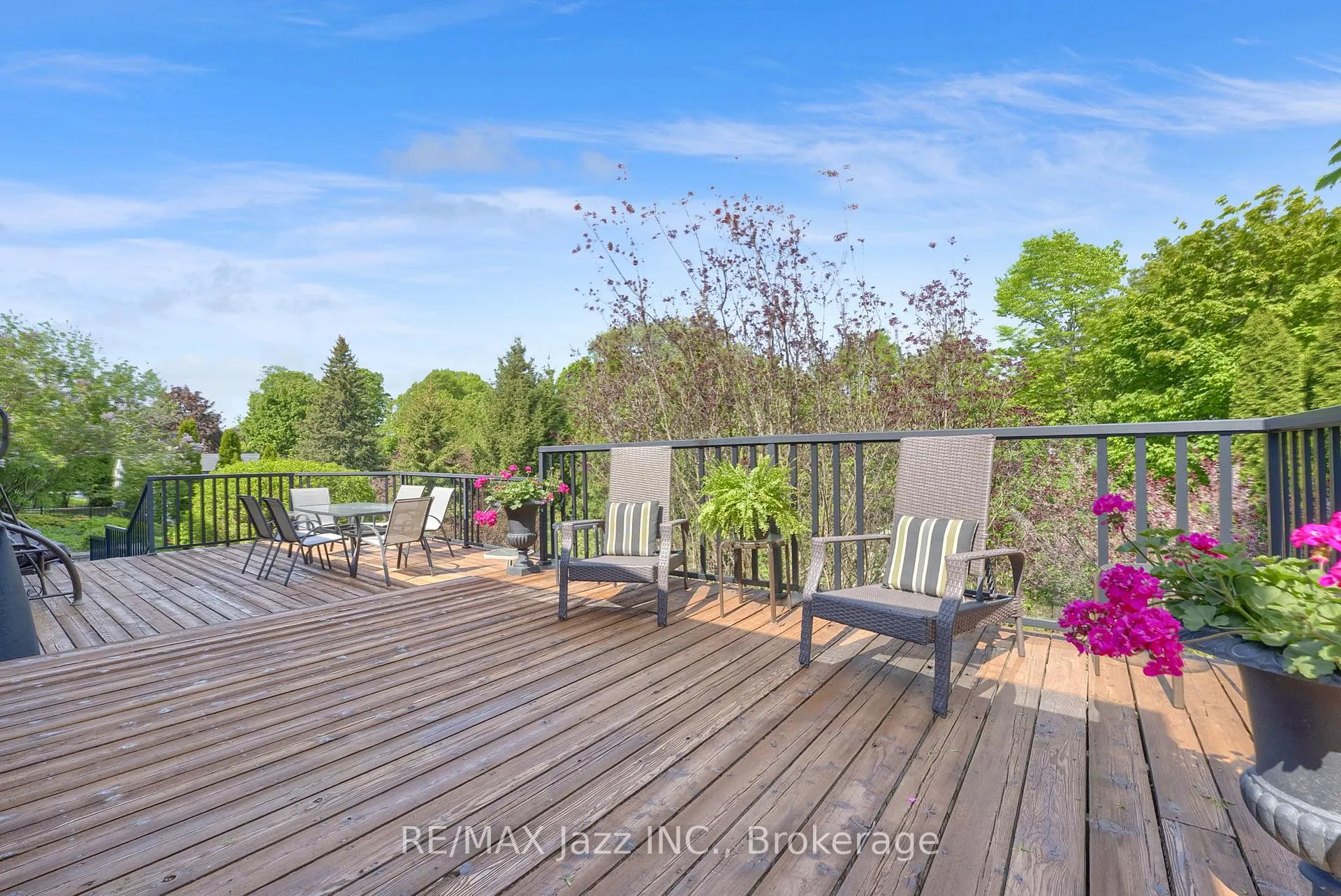 Photo 42 of 961 Swiss Heights, Oshawa, Pinecrest — HOMEH