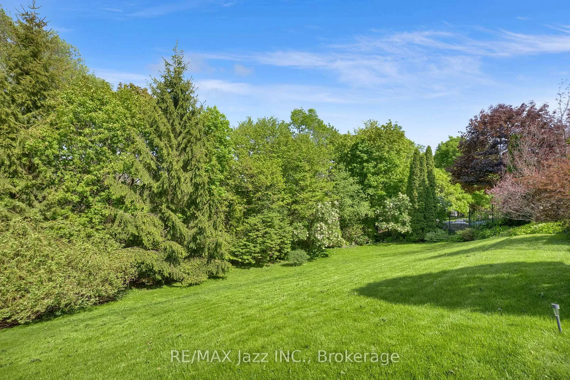 Photo 45 of 961 Swiss Heights, Oshawa, Pinecrest — HOMEH