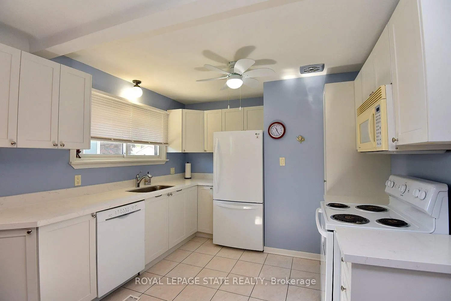 Photo 13 of 10 Alderney Avenue, Hamilton, Hill Park — HOMEH