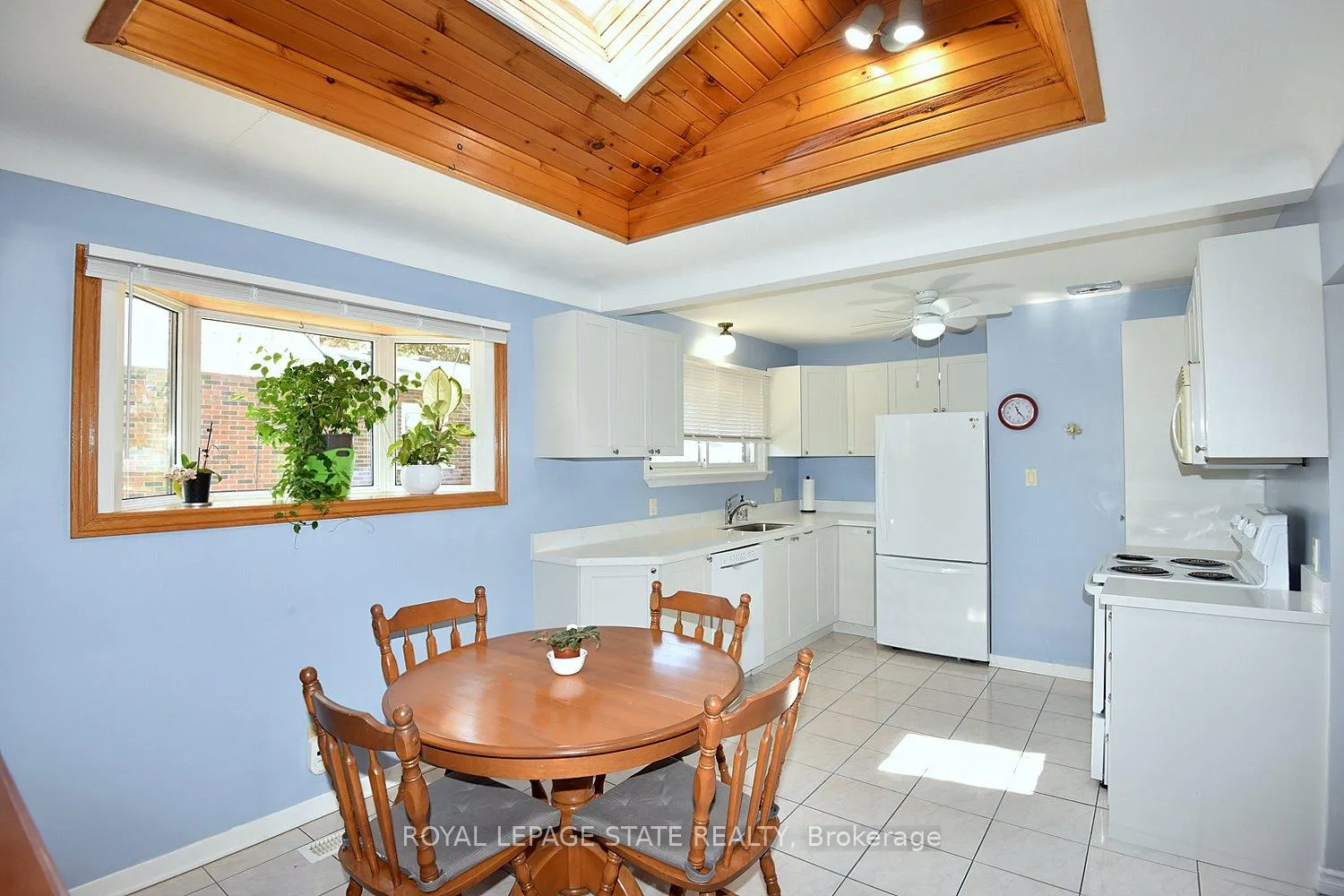 Photo 17 of 10 Alderney Avenue, Hamilton, Hill Park — HOMEH