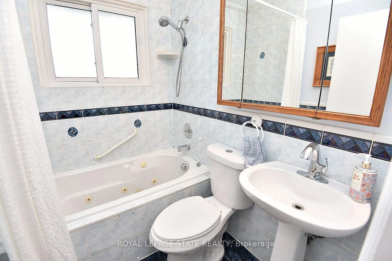 Photo 26 of 10 Alderney Avenue, Hamilton, Hill Park — HOMEH