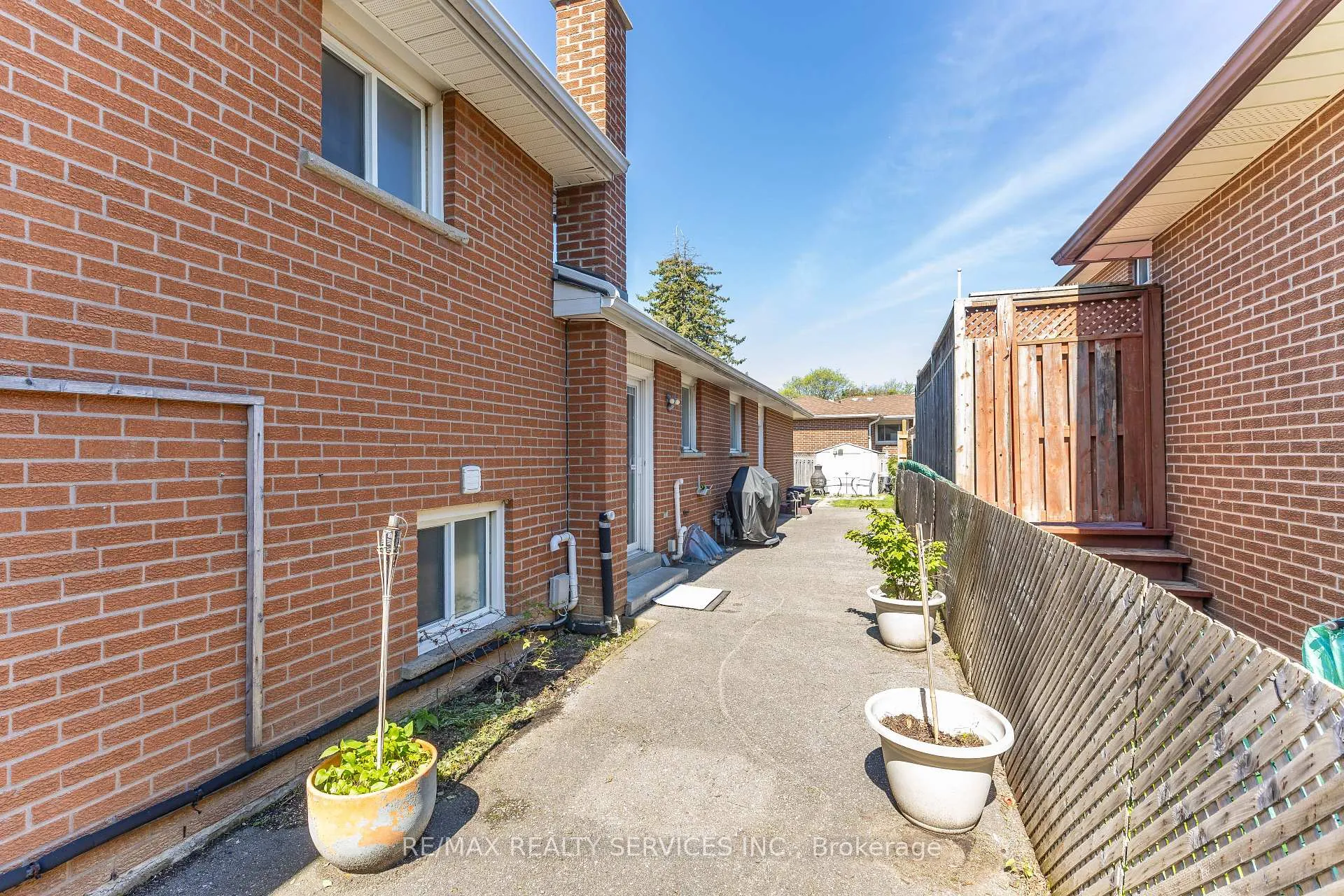 Photo 8 of 84 Marchbank Crescent, Brampton, Central Park — HOMEH