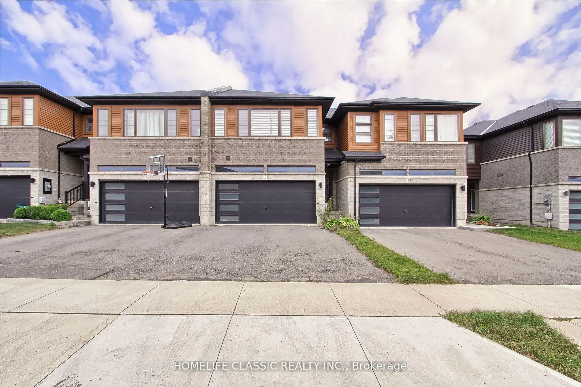 Photo 1 of 103 Greenwich Avenue, Hamilton, Stoney Creek Mountain — HOMEH
