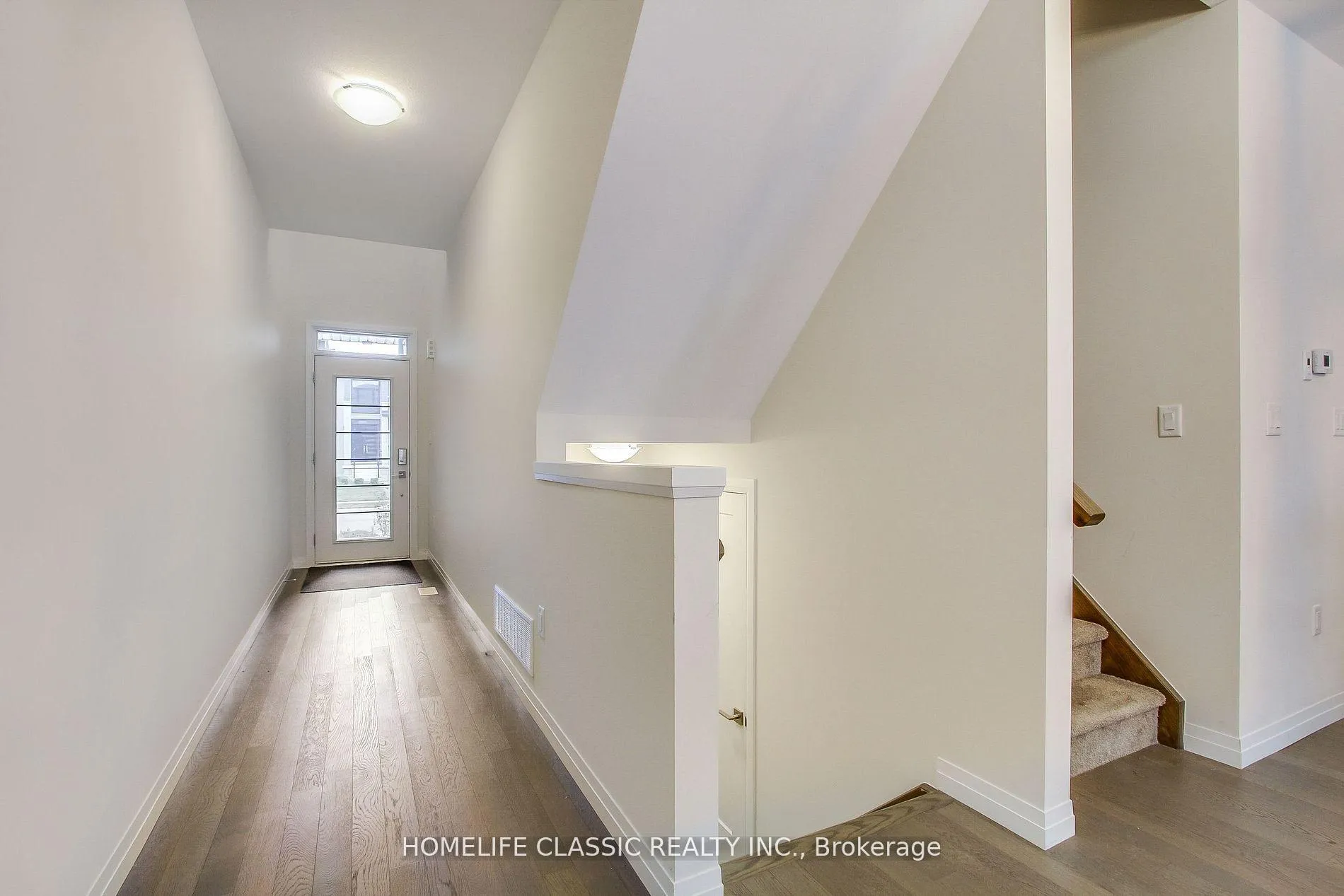 Photo 2 of 103 Greenwich Avenue, Hamilton, Stoney Creek Mountain — HOMEH