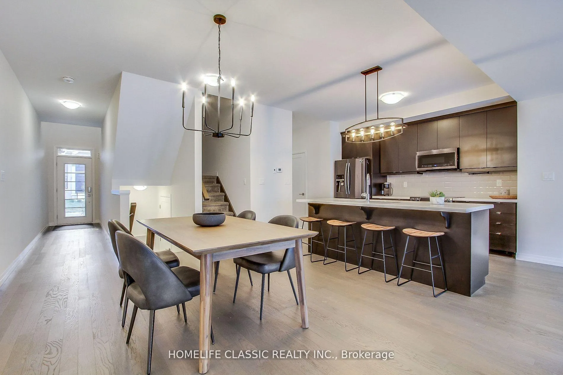 Photo 4 of 103 Greenwich Avenue, Hamilton, Stoney Creek Mountain — HOMEH