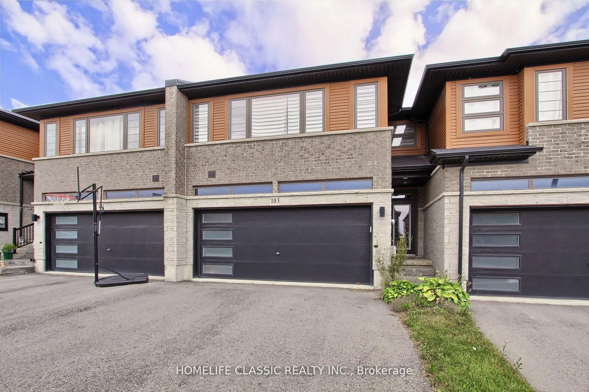 Photo 5 of 103 Greenwich Avenue, Hamilton, Stoney Creek Mountain — HOMEH