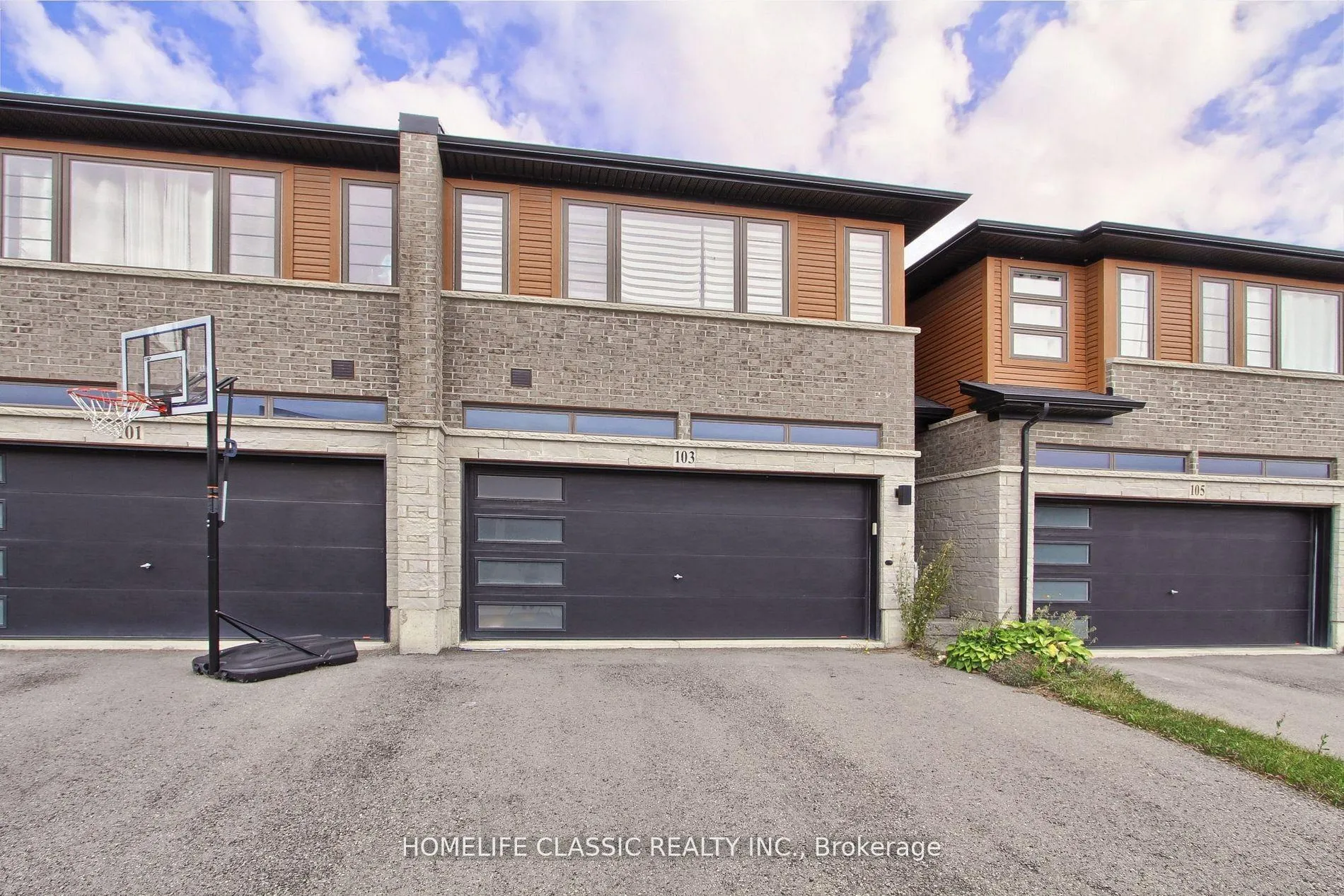 Photo 6 of 103 Greenwich Avenue, Hamilton, Stoney Creek Mountain — HOMEH
