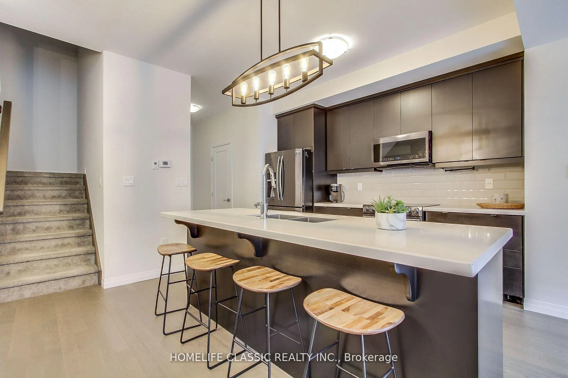 Photo 8 of 103 Greenwich Avenue, Hamilton, Stoney Creek Mountain — HOMEH