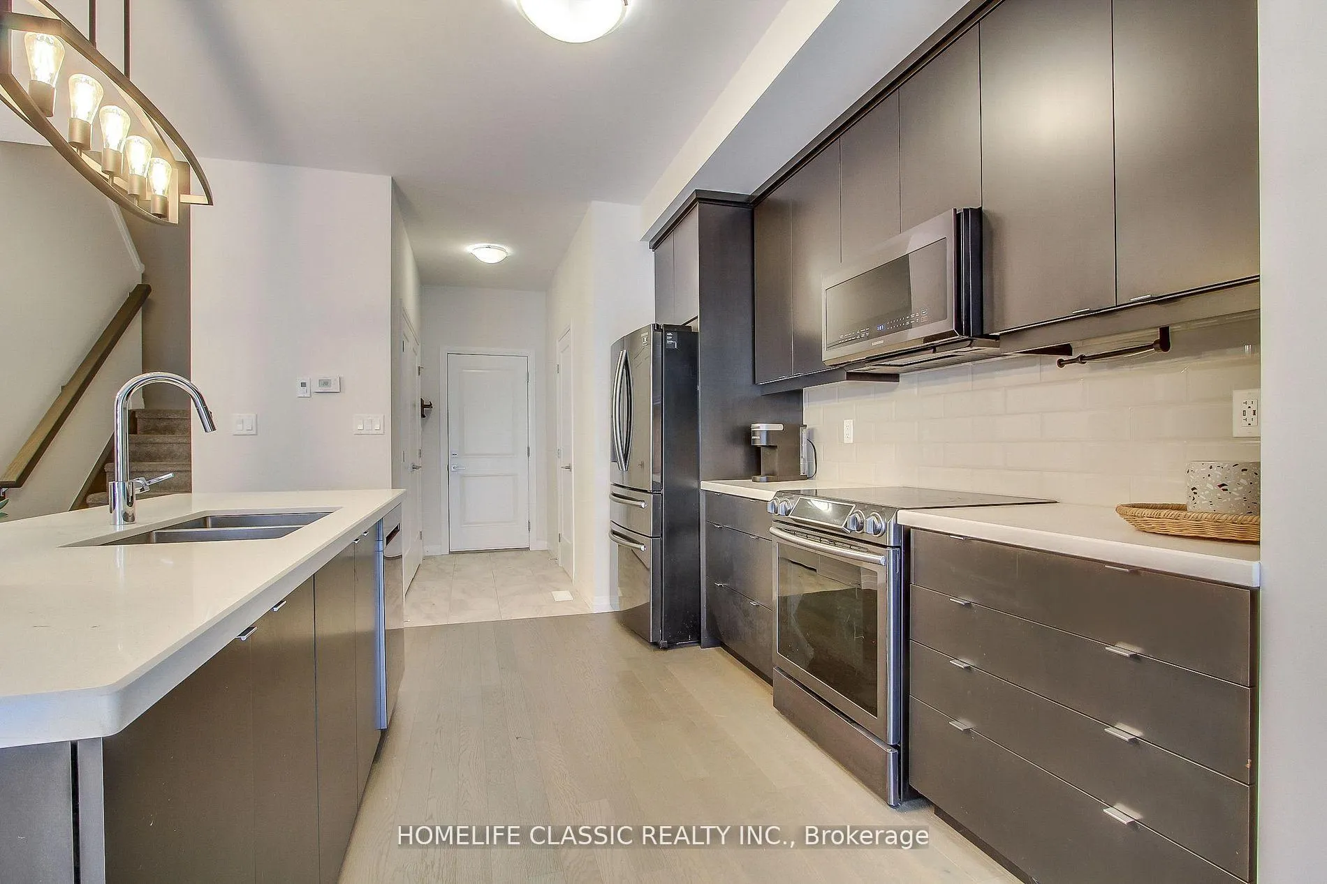 Photo 9 of 103 Greenwich Avenue, Hamilton, Stoney Creek Mountain — HOMEH
