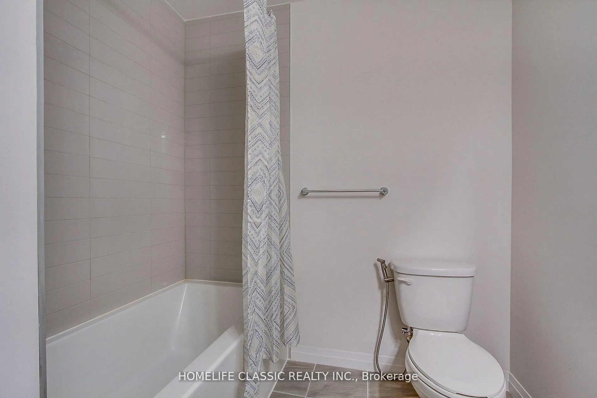 Photo 11 of 103 Greenwich Avenue, Hamilton, Stoney Creek Mountain — HOMEH