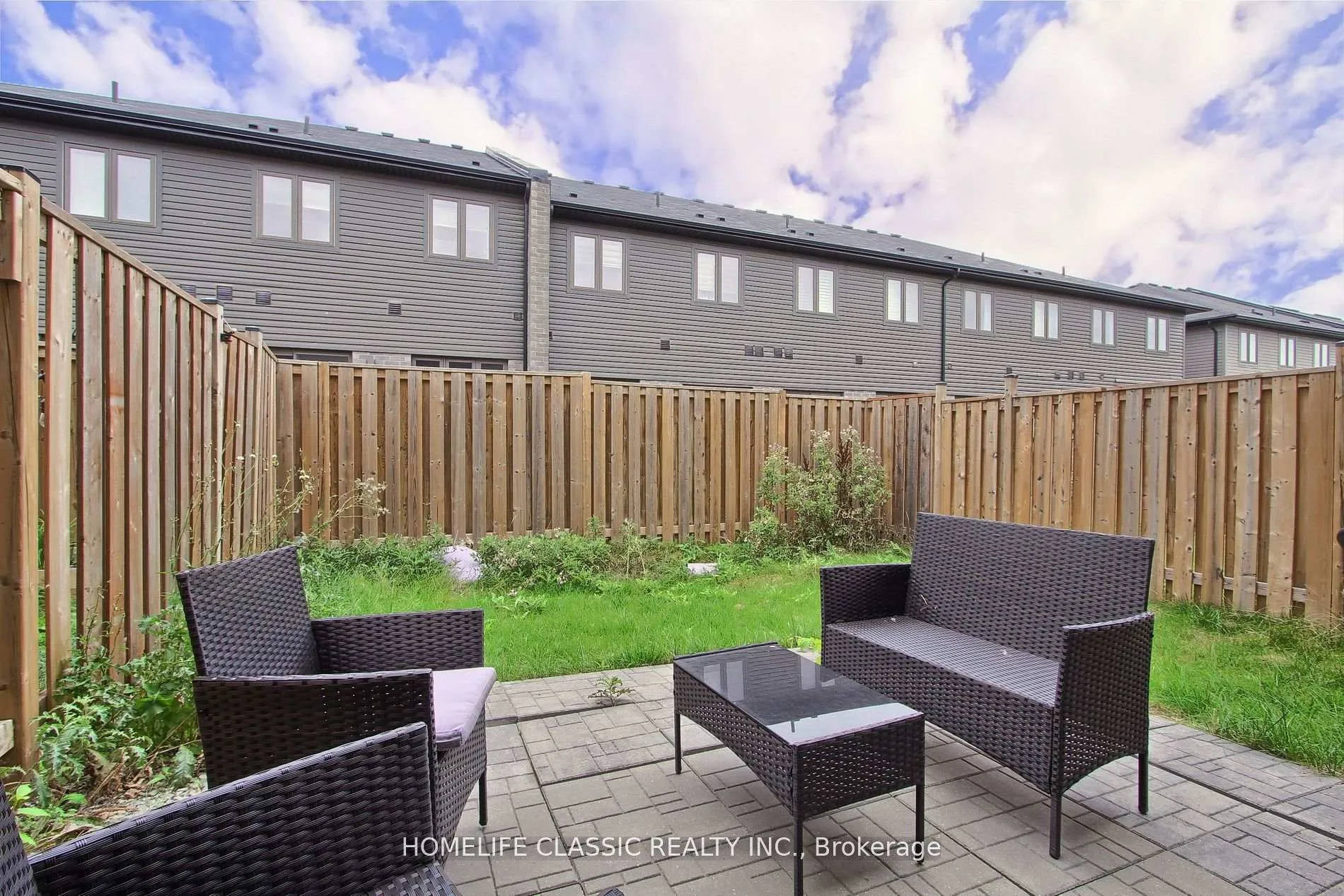 Photo 14 of 103 Greenwich Avenue, Hamilton, Stoney Creek Mountain — HOMEH
