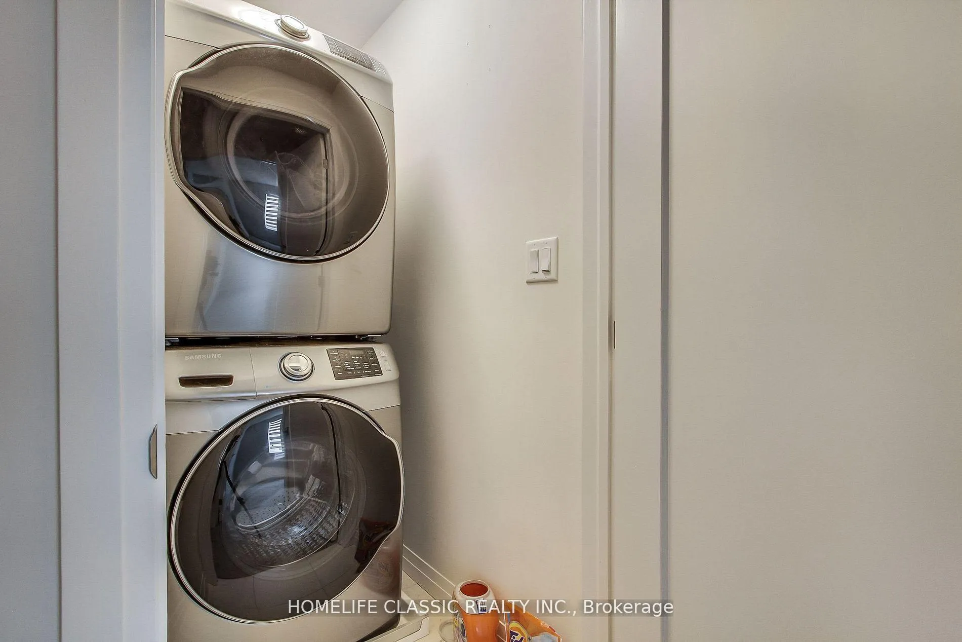 Photo 17 of 103 Greenwich Avenue, Hamilton, Stoney Creek Mountain — HOMEH