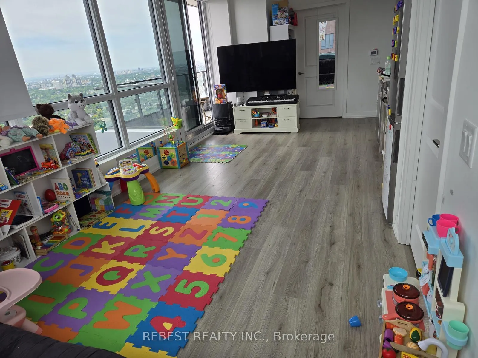 Photo 7 of Unit 5202, 395 Bloor Street E, Toronto, North St. James Town — HOMEH