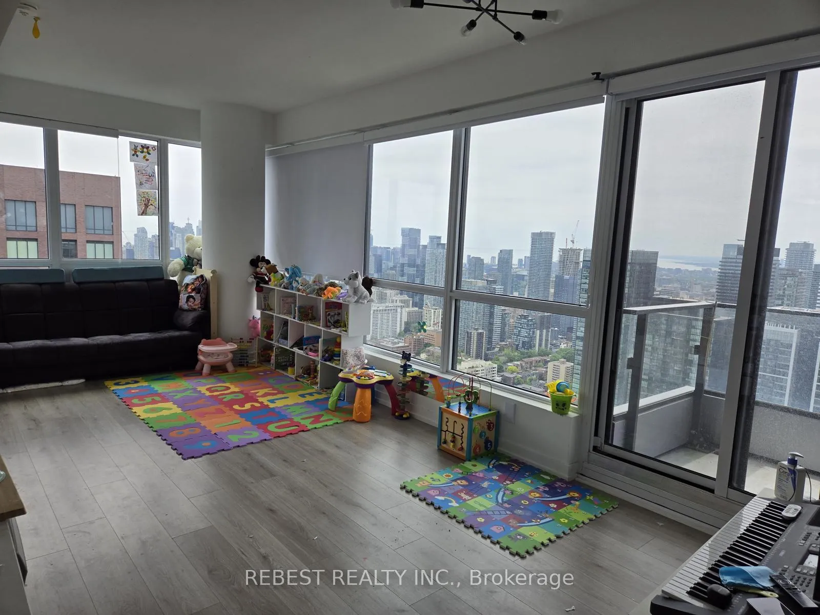 Photo 8 of Unit 5202, 395 Bloor Street E, Toronto, North St. James Town — HOMEH