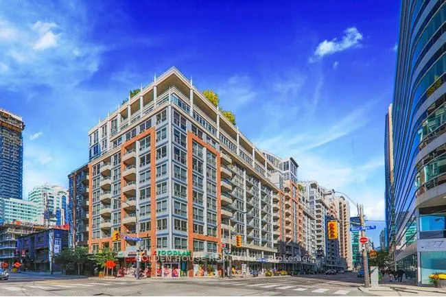 Front of Unit 618, 270 Wellington Street W
