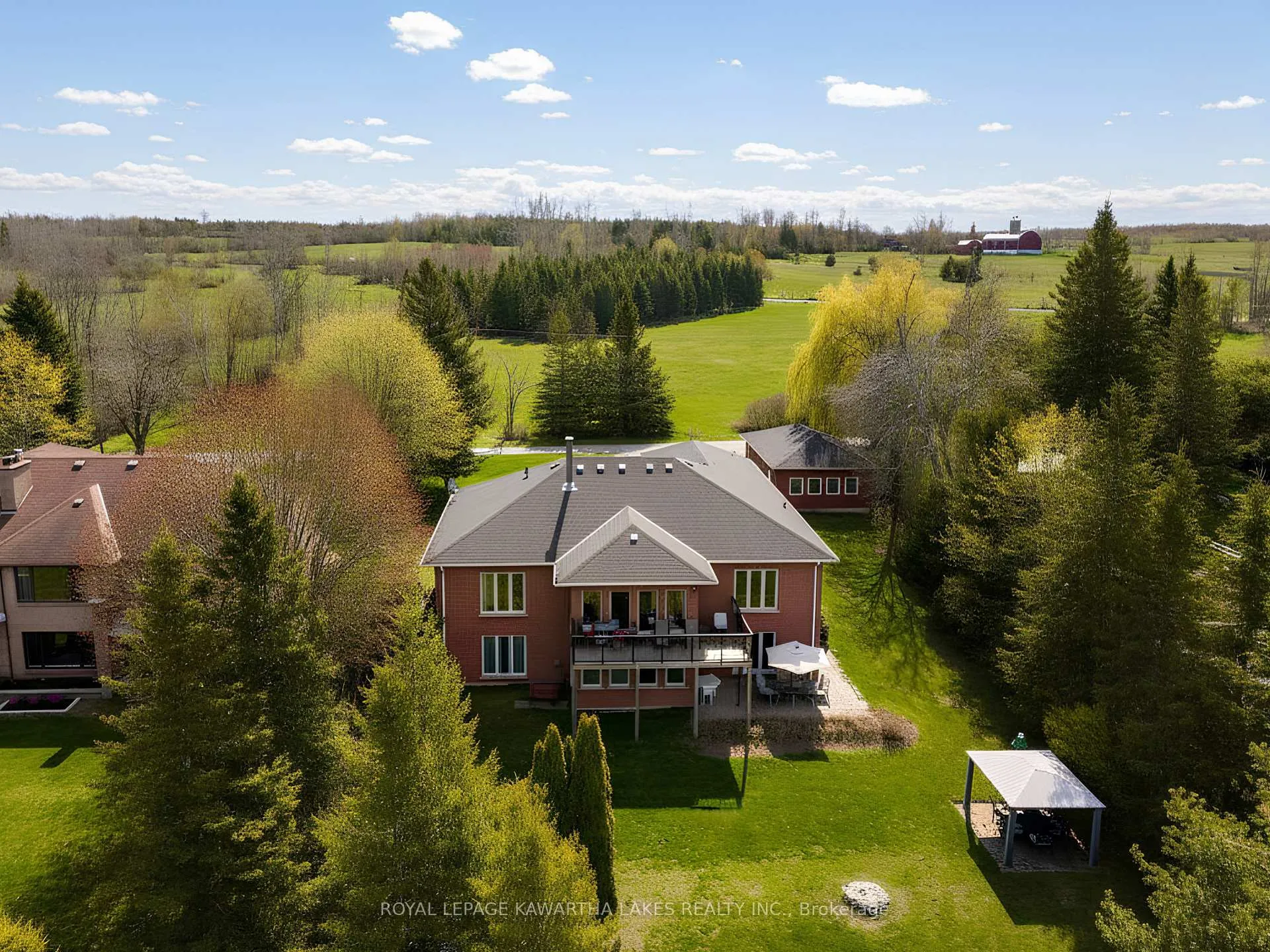 Photo 2 of 21 Emerald Street, Kawartha Lakes, Fenelon — HOMEH