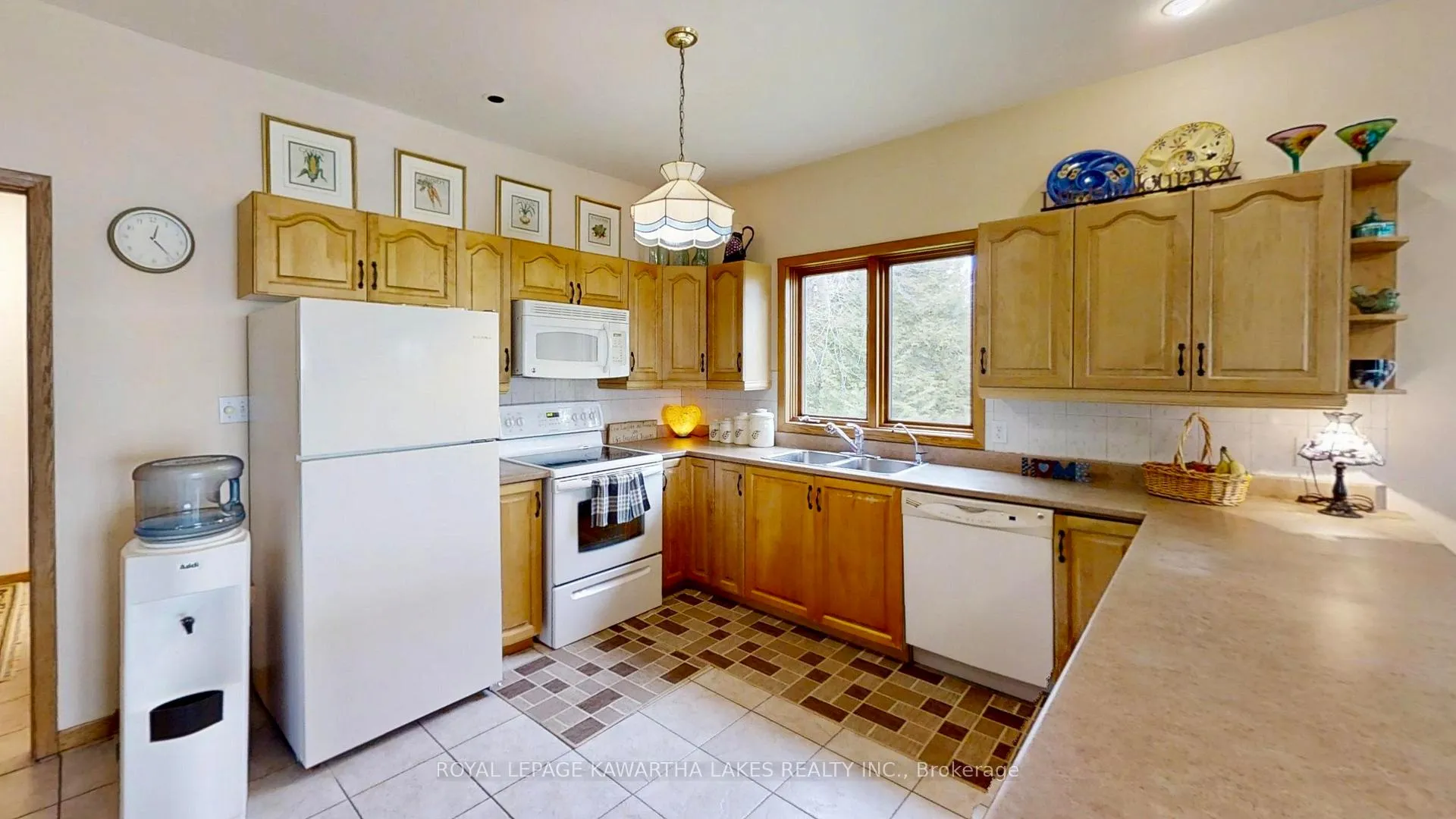 Photo 17 of 21 Emerald Street, Kawartha Lakes, Fenelon — HOMEH