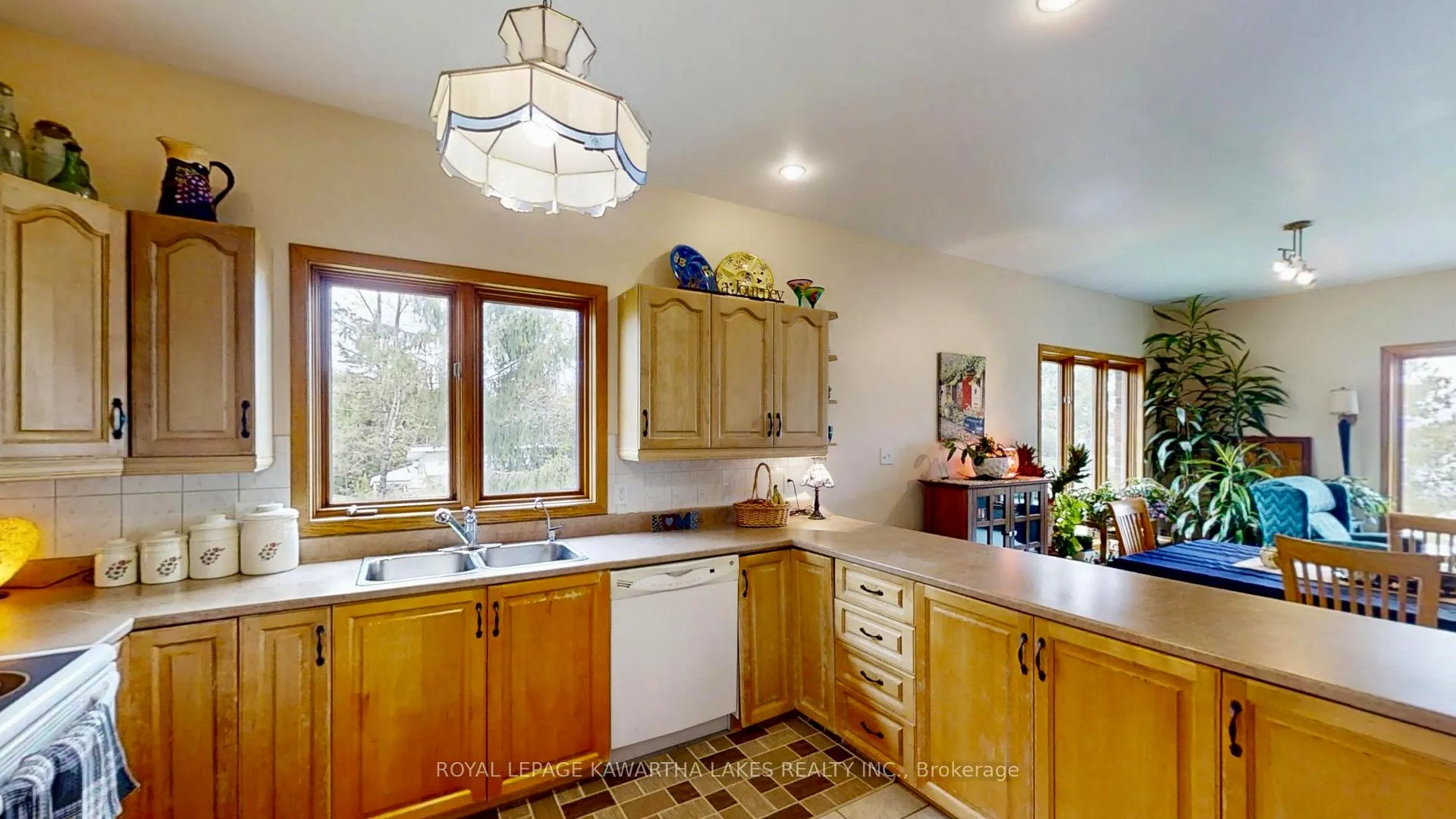 Photo 18 of 21 Emerald Street, Kawartha Lakes, Fenelon — HOMEH