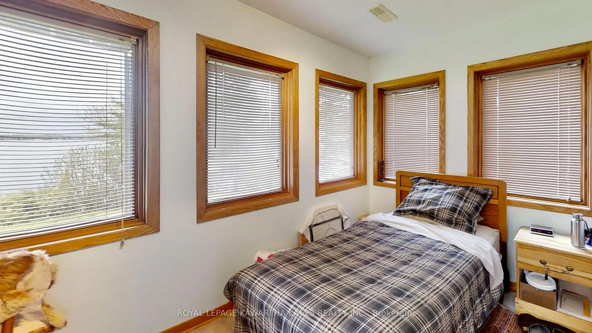 Photo 38 of 21 Emerald Street, Kawartha Lakes, Fenelon — HOMEH