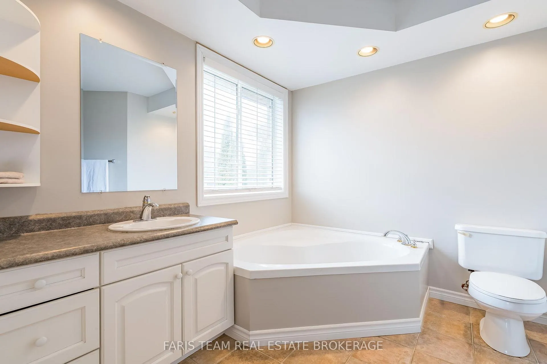 Photo 20 of 704 Trinity Street, Innisfil, Alcona — HOMEH