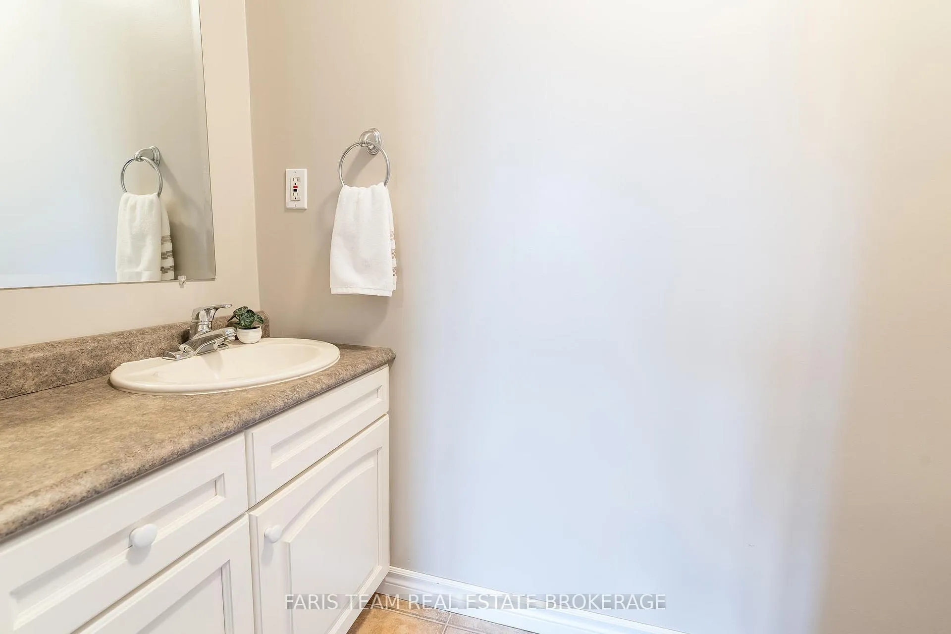 Photo 24 of 704 Trinity Street, Innisfil, Alcona — HOMEH
