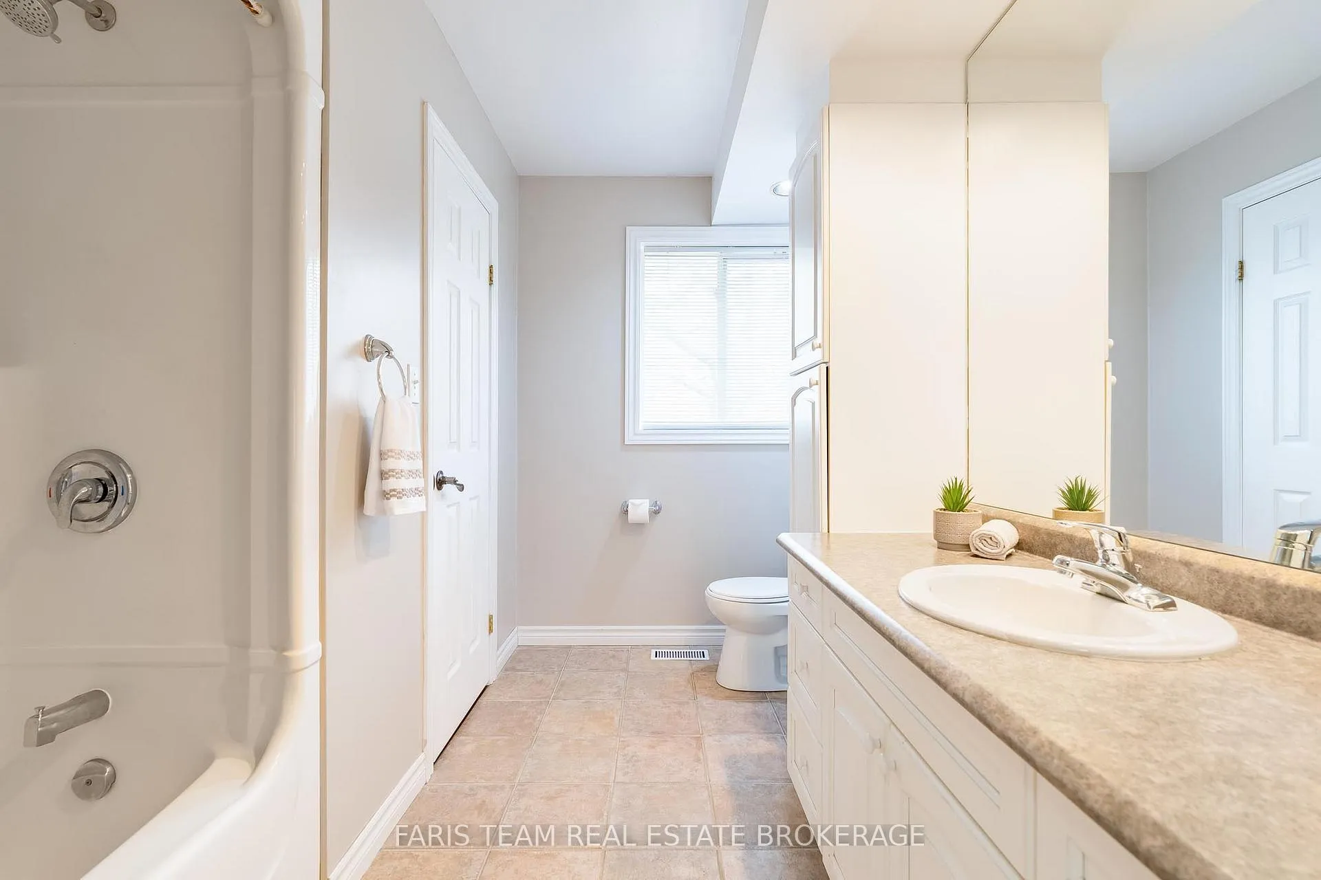 Photo 26 of 704 Trinity Street, Innisfil, Alcona — HOMEH