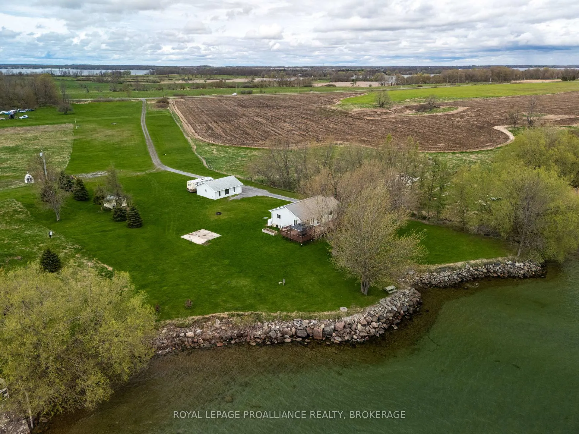 Photo 2 of 4205 Highway 96, Frontenac Islands, The Islands — HOMEH
