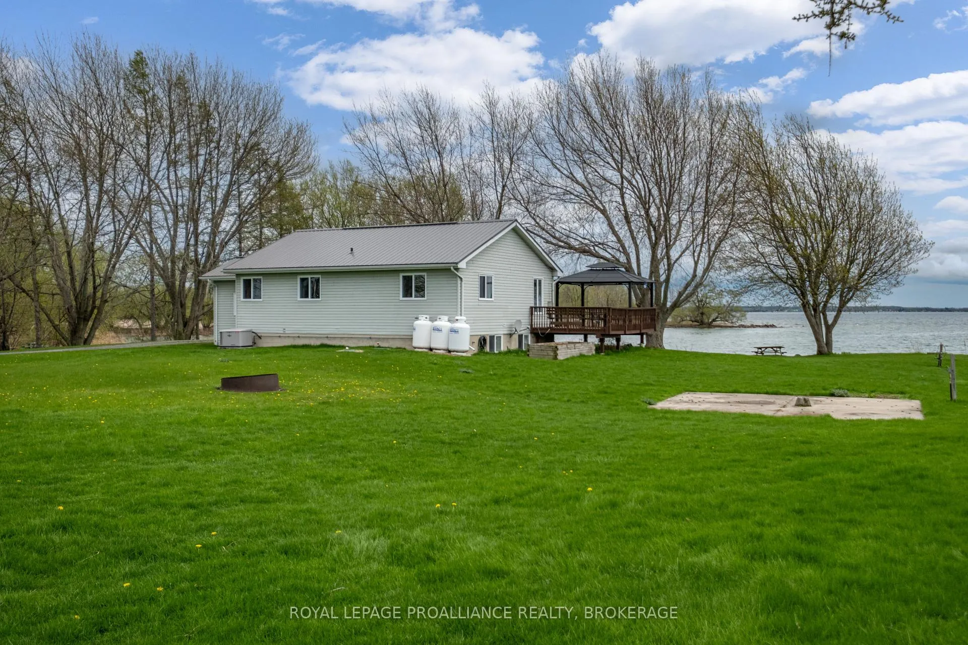 Photo 4 of 4205 Highway 96, Frontenac Islands, The Islands — HOMEH