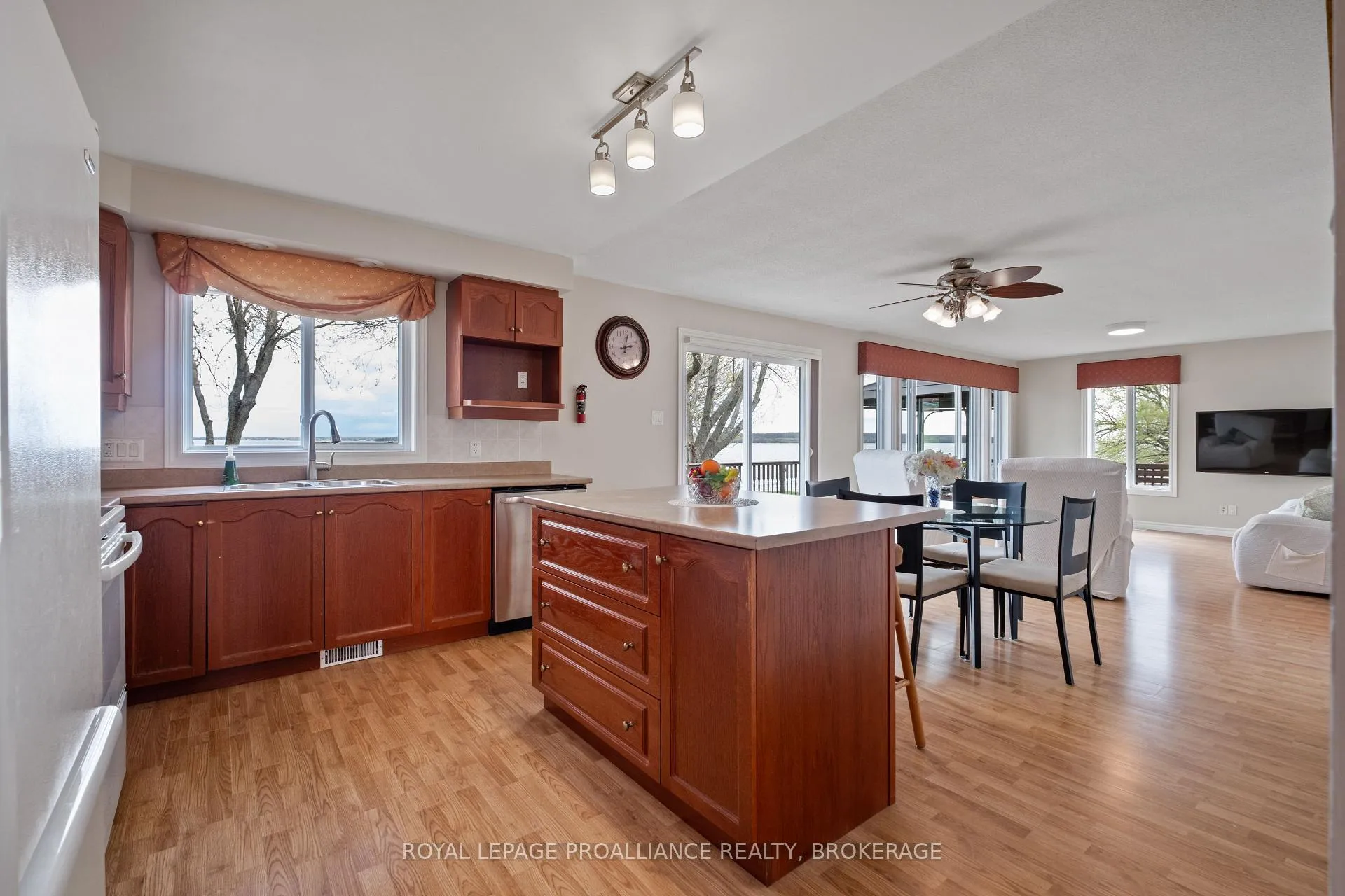 Photo 10 of 4205 Highway 96, Frontenac Islands, The Islands — HOMEH