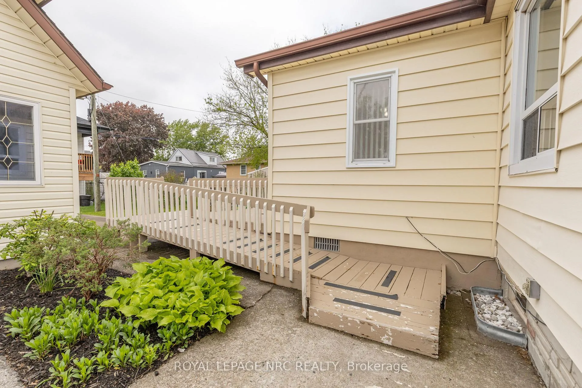 Photo 44 of 155 Knoll Street, Port Colborne, Main Street — HOMEH