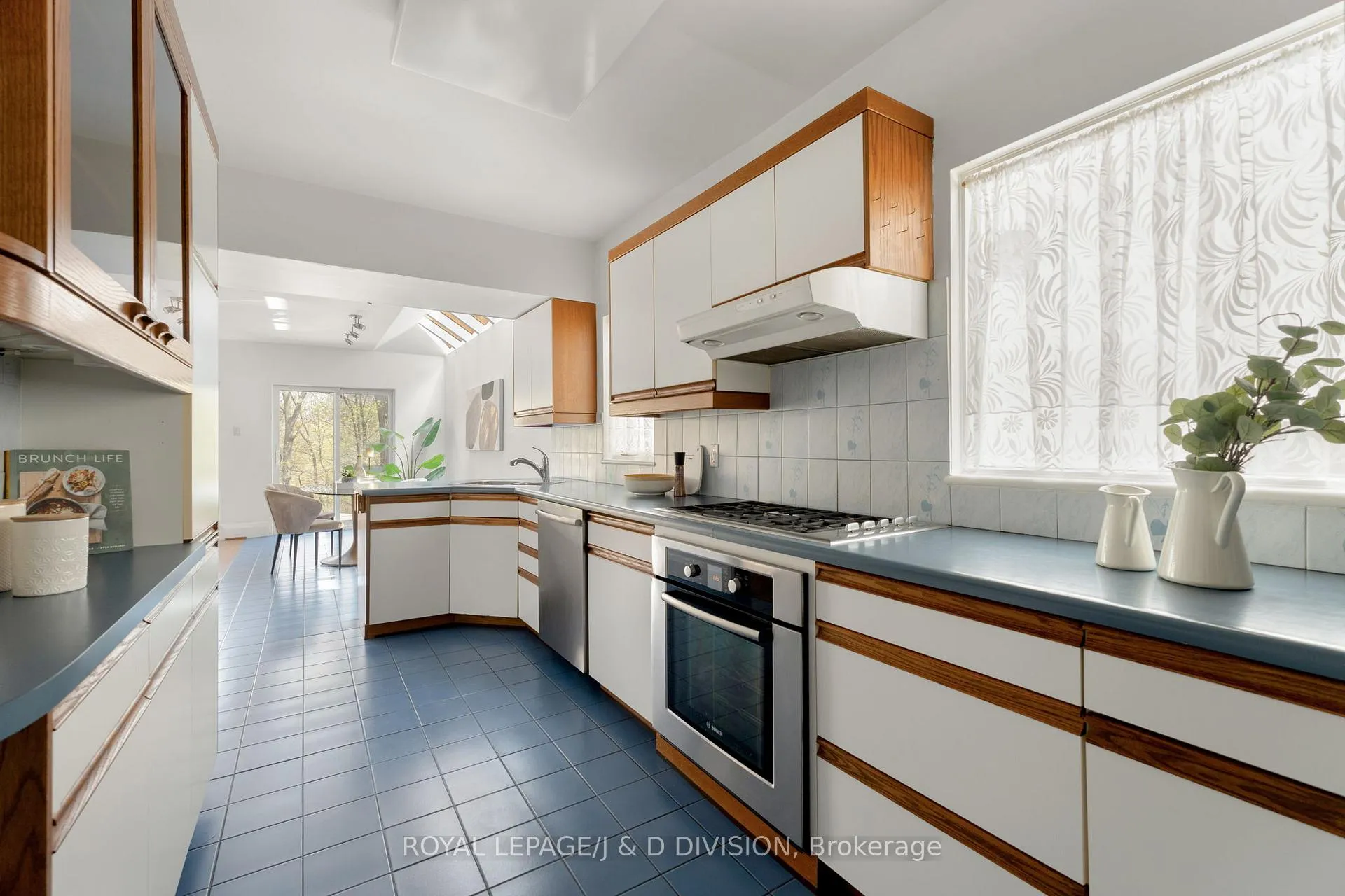 Photo 11 of 183 Hudson Drive, Toronto, Rosedale-Moore Park — HOMEH