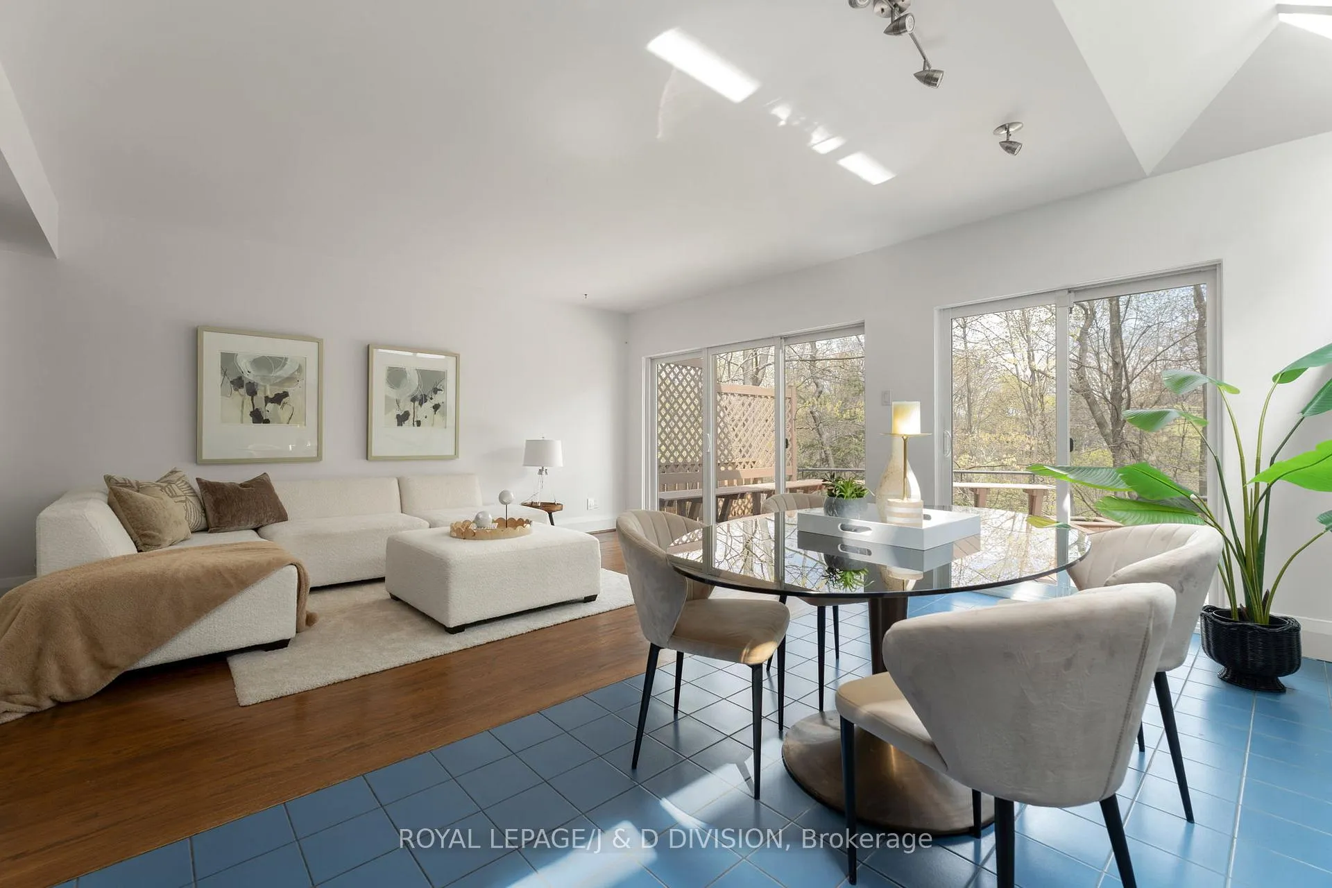 Photo 14 of 183 Hudson Drive, Toronto, Rosedale-Moore Park — HOMEH