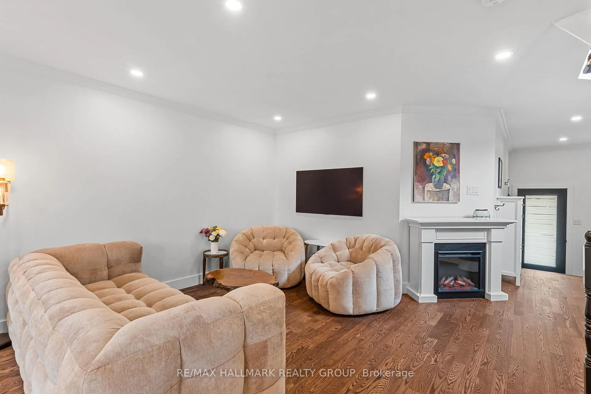 Photo 9 of 2106 Liska Street, Ottawa, Avalon East — HOMEH