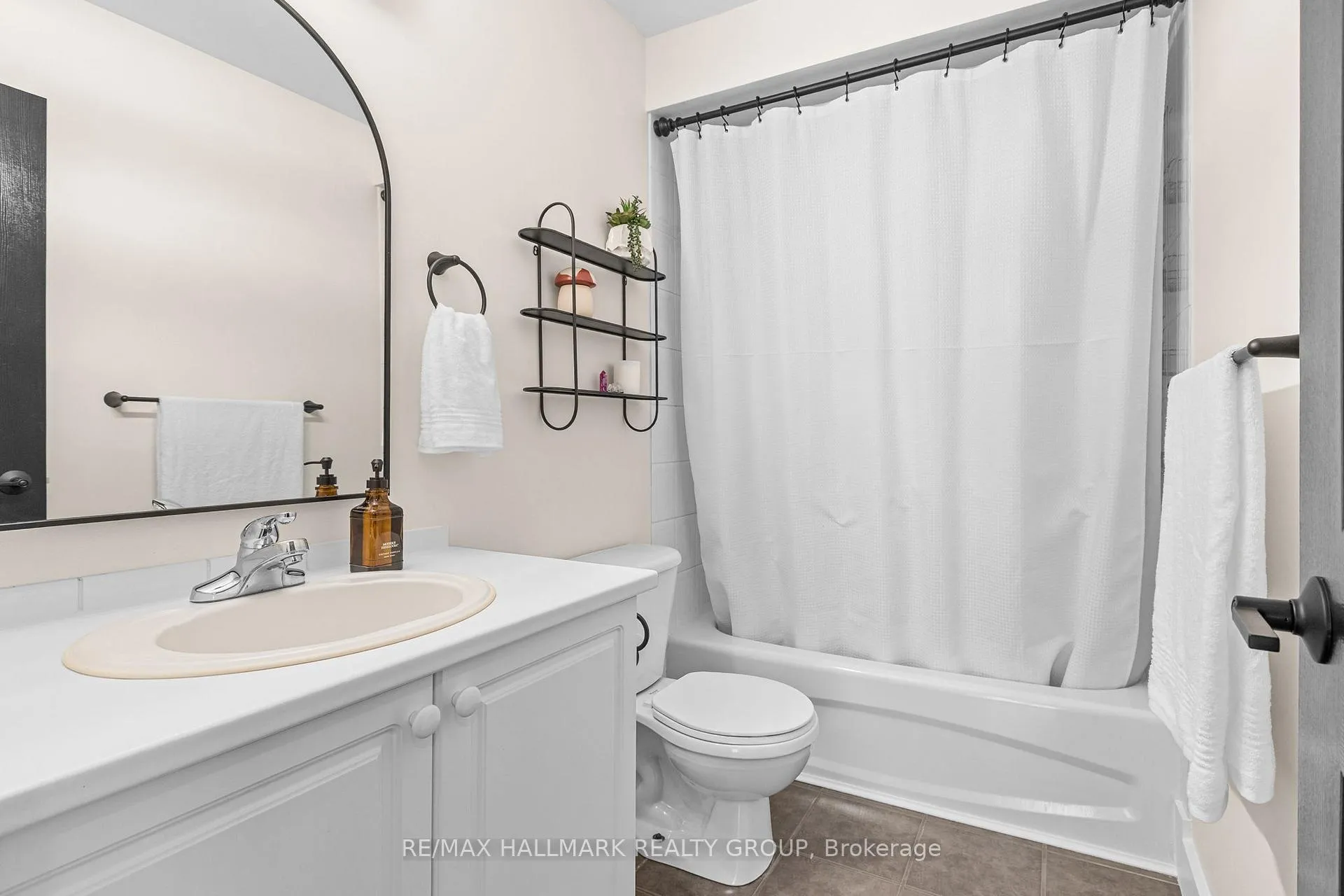 Photo 27 of 2106 Liska Street, Ottawa, Avalon East — HOMEH