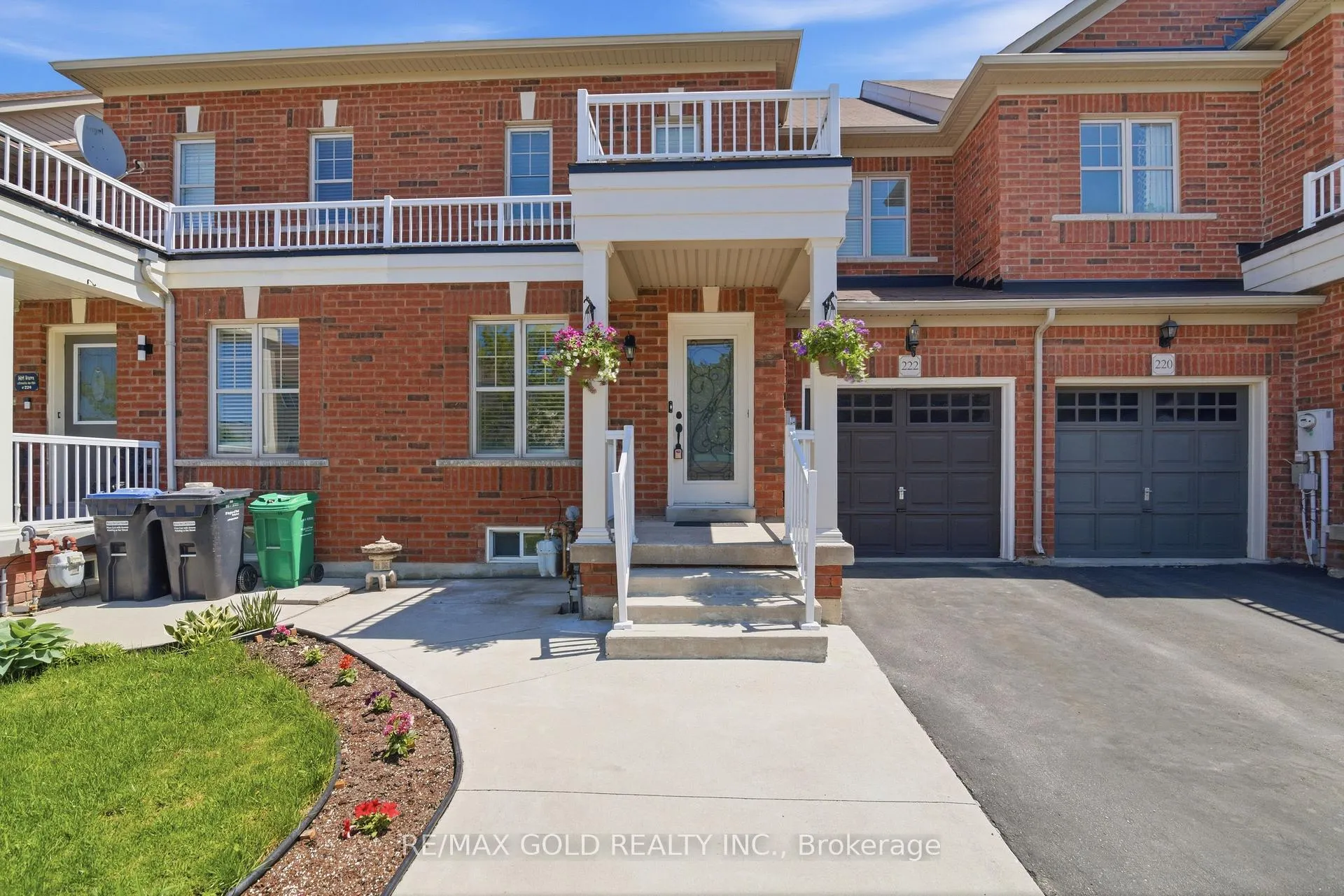 Front of 222 Fairwood Circle