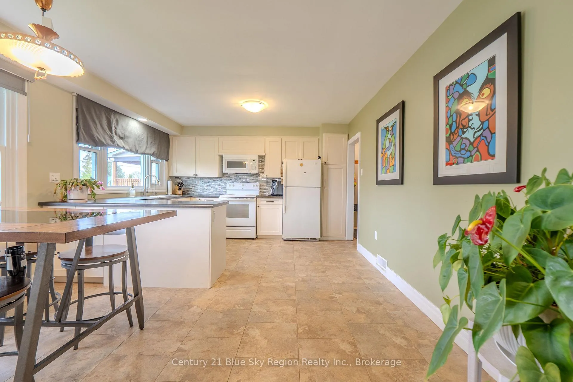 Photo 4 of 1052 Copeland Street, North Bay, West End — HOMEH