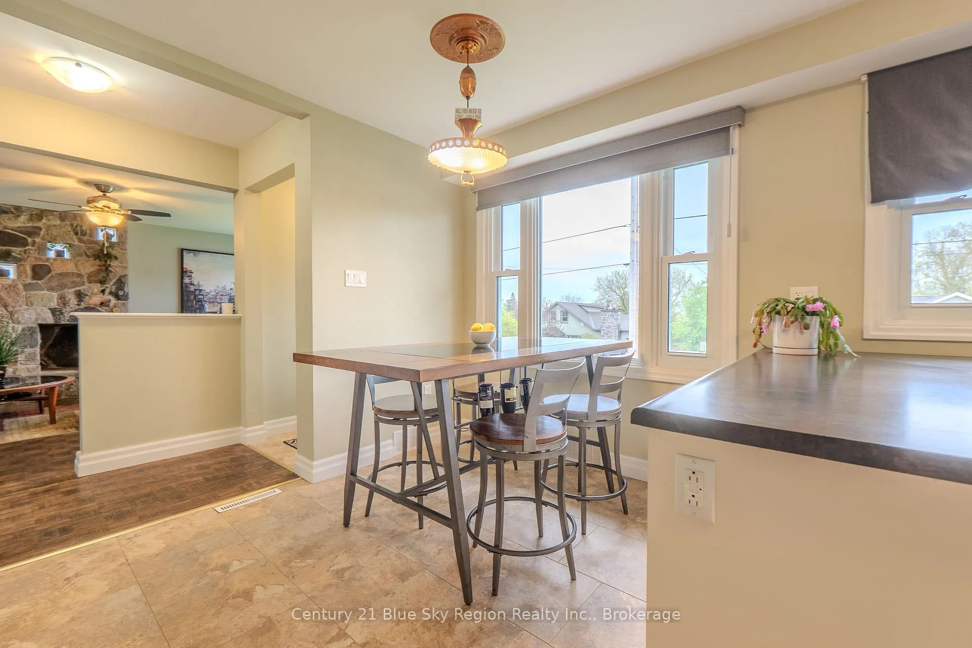 Photo 6 of 1052 Copeland Street, North Bay, West End — HOMEH