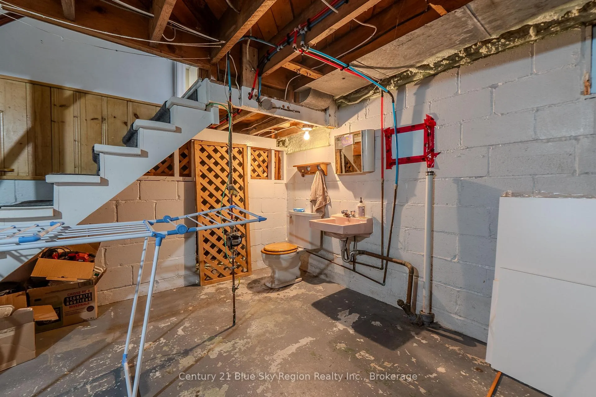 Photo 25 of 1052 Copeland Street, North Bay, West End — HOMEH