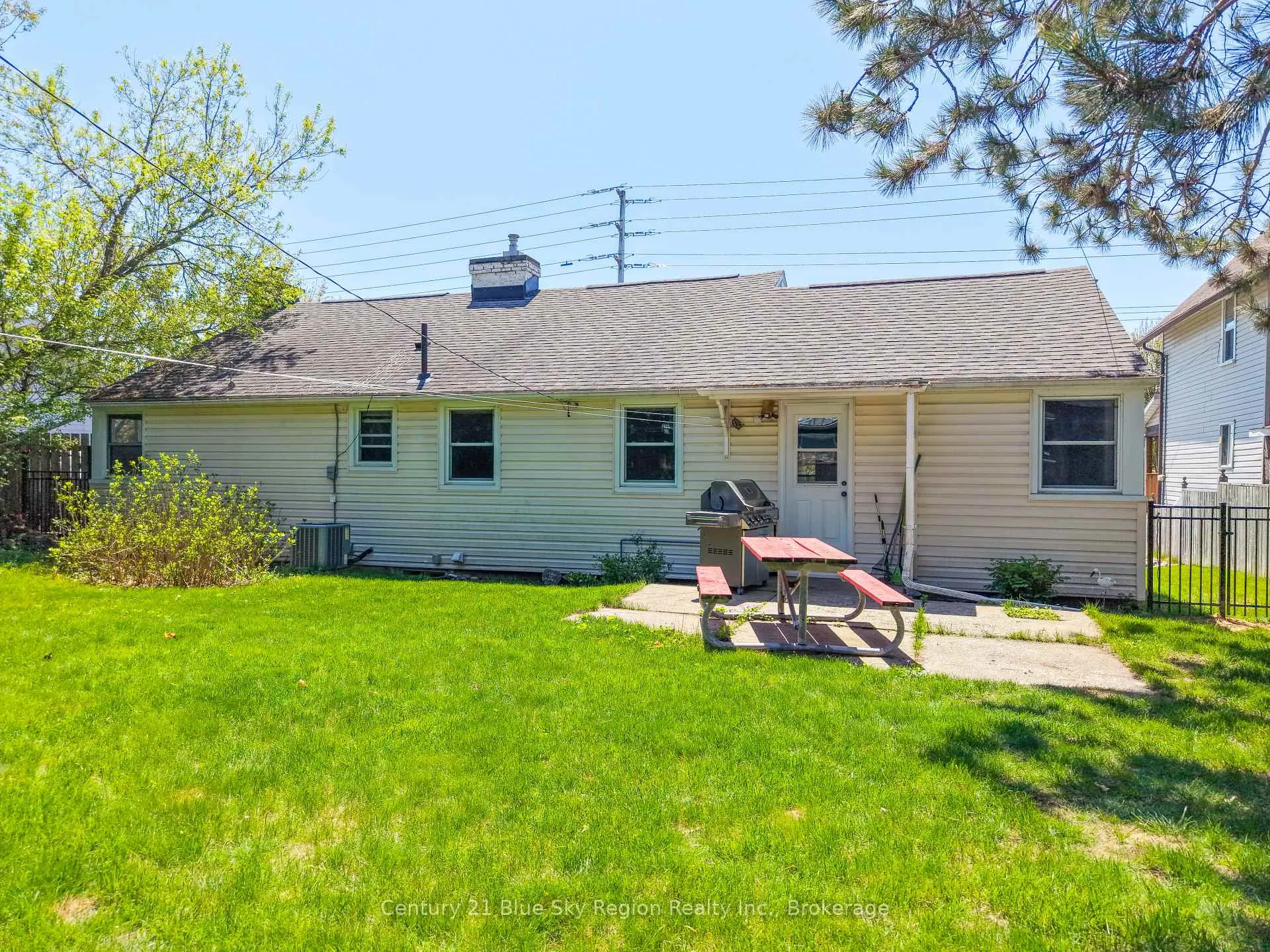 Photo 32 of 1052 Copeland Street, North Bay, West End — HOMEH