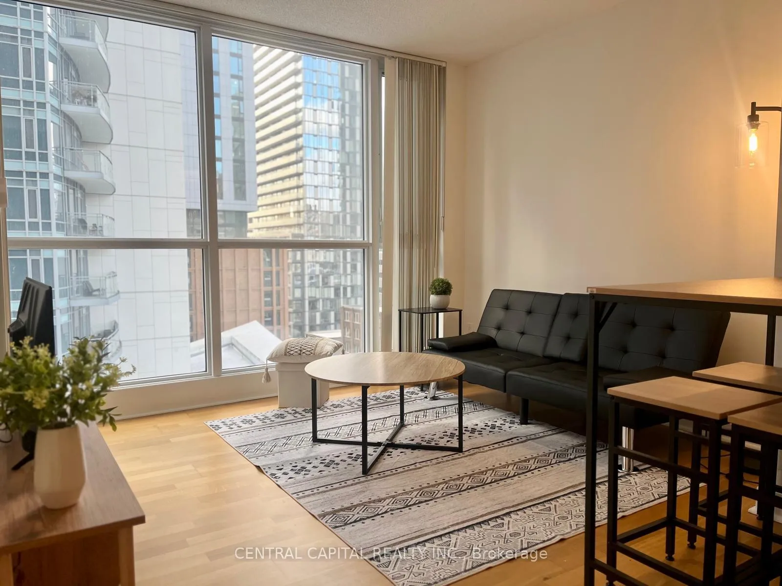 Photo 2 of Unit 1310, 295 Adelaide Street W, Toronto, Waterfront Communities — HOMEH