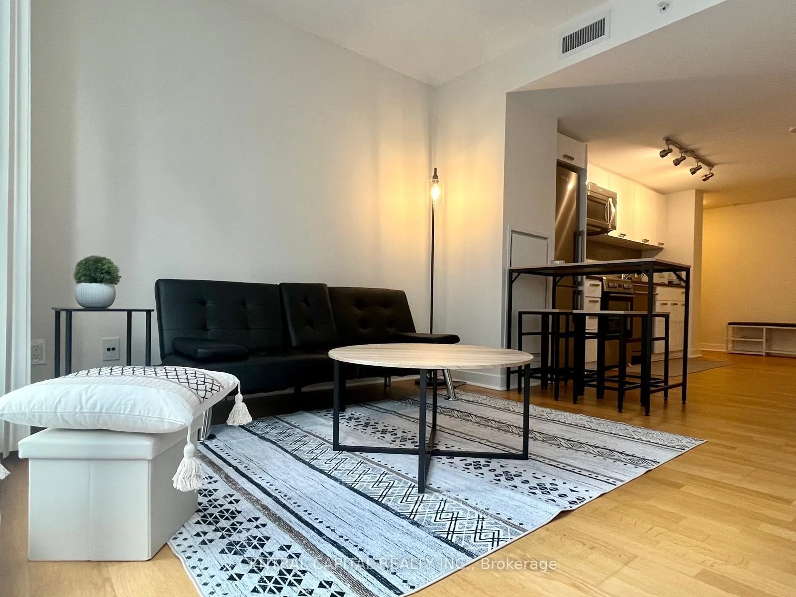 Photo 3 of Unit 1310, 295 Adelaide Street W, Toronto, Waterfront Communities — HOMEH