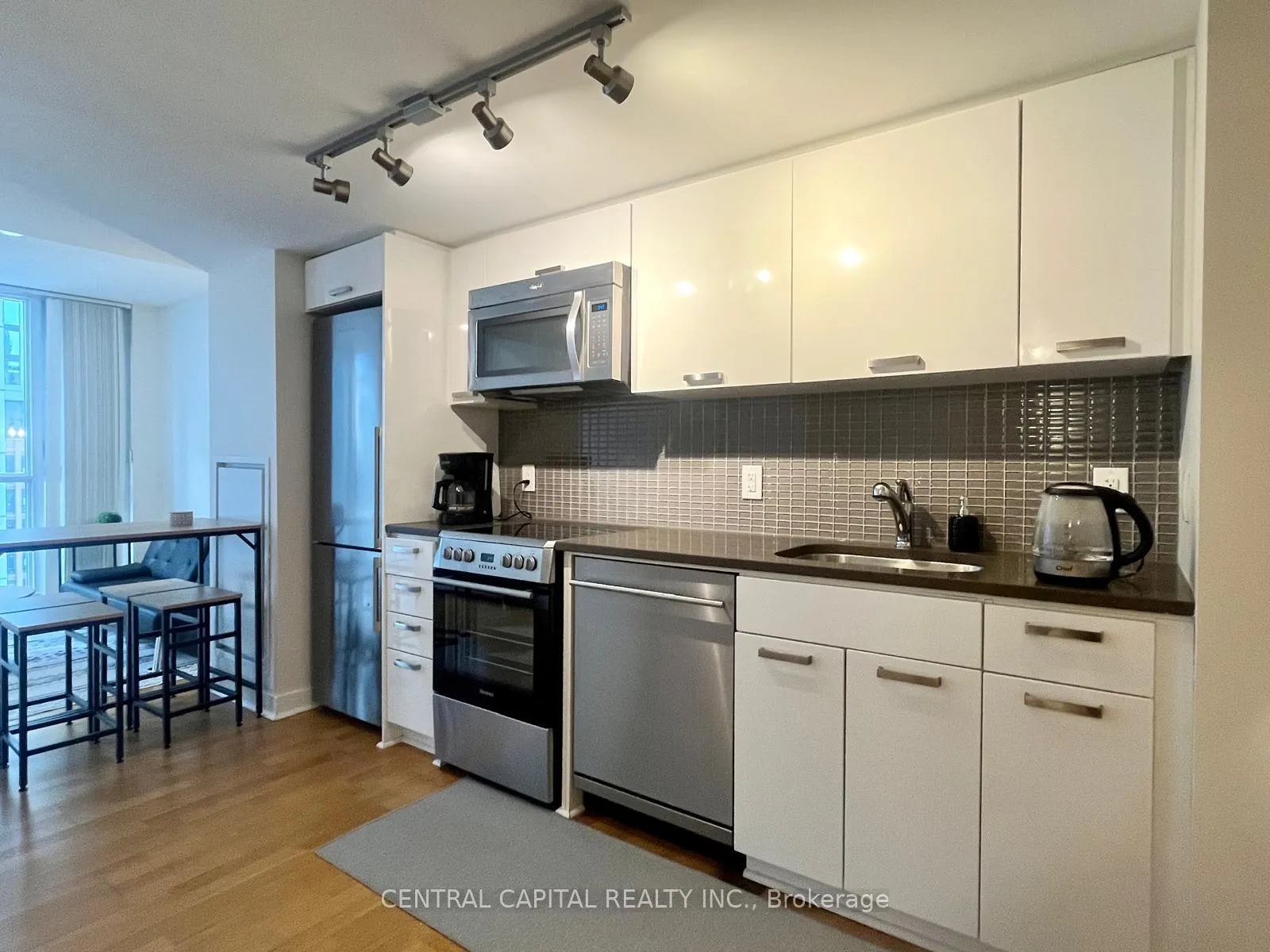 Photo 6 of Unit 1310, 295 Adelaide Street W, Toronto, Waterfront Communities — HOMEH