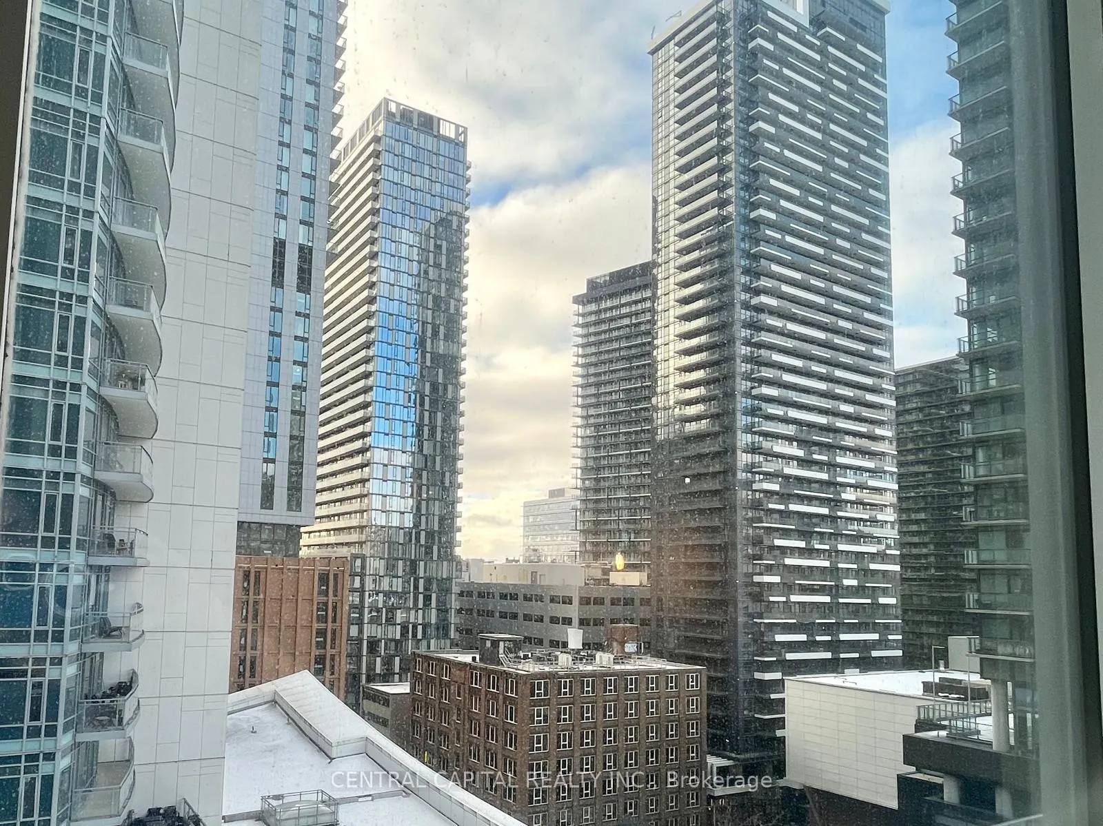 Photo 13 of Unit 1310, 295 Adelaide Street W, Toronto, Waterfront Communities — HOMEH